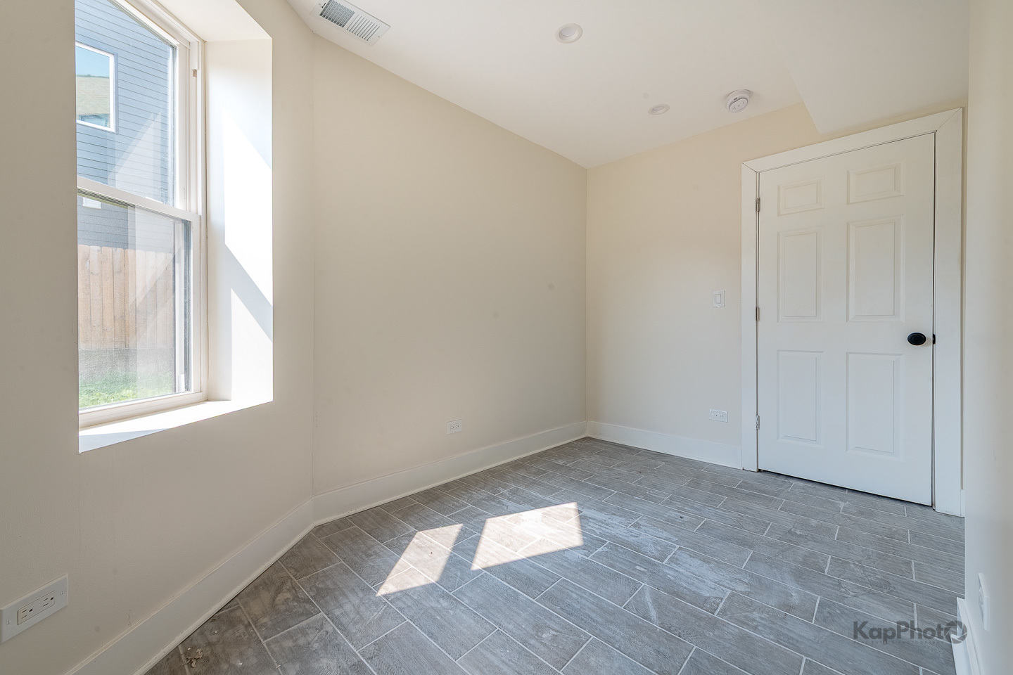 Chicago, Illinois, 60624, United States, 9 Bedrooms Bedrooms, ,Residential,For Sale,1905633