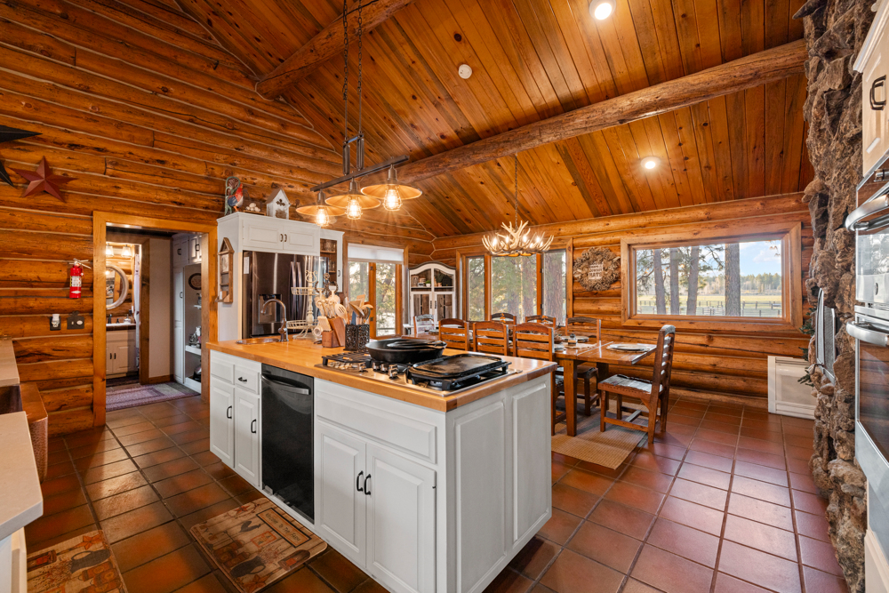 CHILOQUIN, Oregon, 97624, United States, 3 Bedrooms Bedrooms, ,3 BathroomsBathrooms,Residential,For Sale,1974697