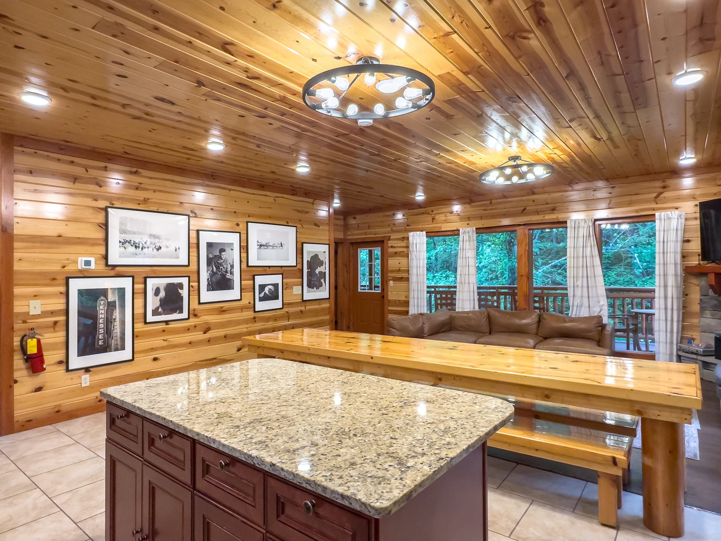 Sevierville, Tennessee, 37862, United States, 6 Bedrooms Bedrooms, ,7 BathroomsBathrooms,Residential,For Sale,1798325