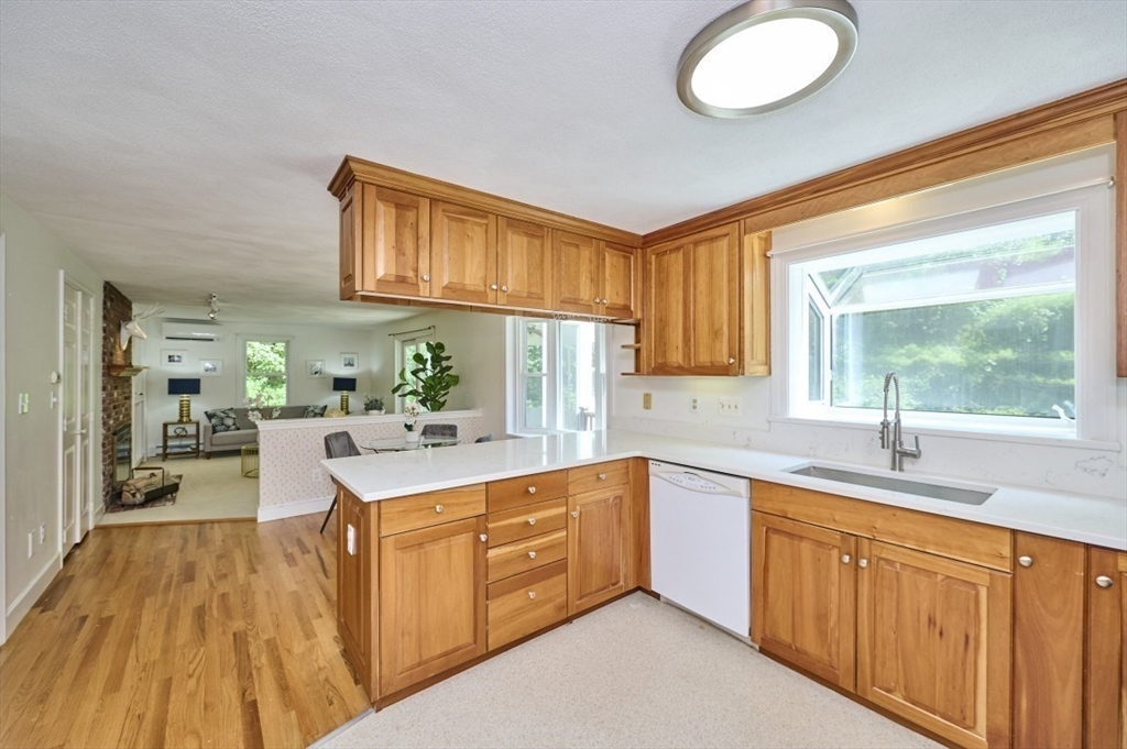 Rowley, Massachusetts, 01969, United States, 4 Bedrooms Bedrooms, ,3 BathroomsBathrooms,Residential,For Sale,1867579