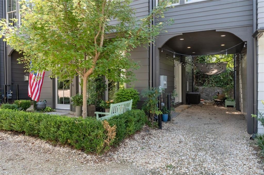 Atlanta, Georgia, 30324, United States, 3 Bedrooms Bedrooms, ,3 BathroomsBathrooms,Residential,For Sale,1948328