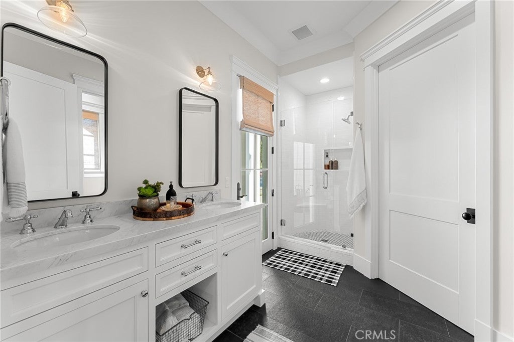 Redlands, California, 92373, United States, 5 Bedrooms Bedrooms, ,6 BathroomsBathrooms,Residential,For Sale,1984155