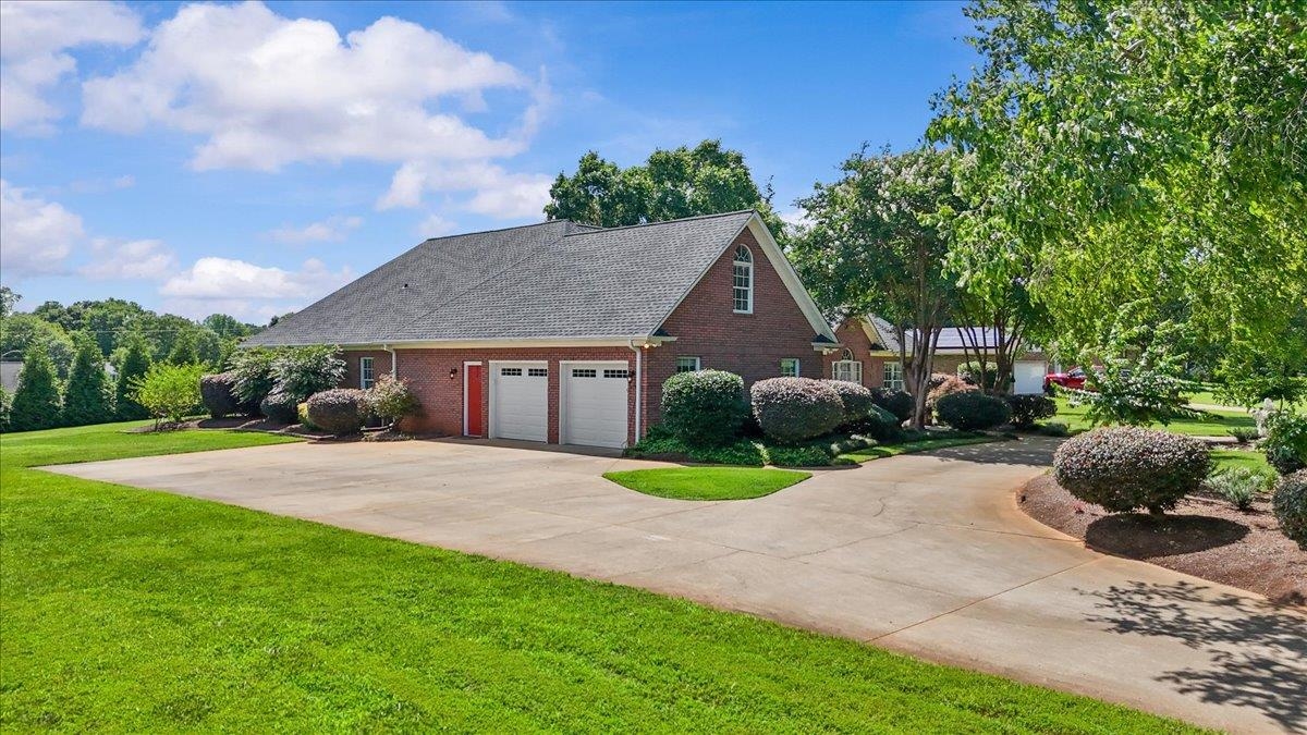 Cowpens, South Carolina, 29330, United States, 5 Bedrooms Bedrooms, ,3 BathroomsBathrooms,Residential,For Sale,1915597