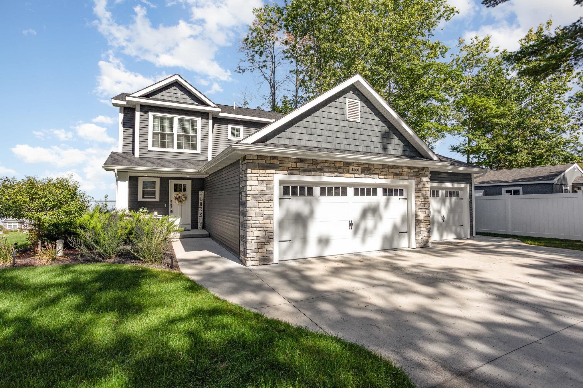 Houghton Lake, Michigan, 48629, United States, 3 Bedrooms Bedrooms, ,3 BathroomsBathrooms,Residential,For Sale,1983284