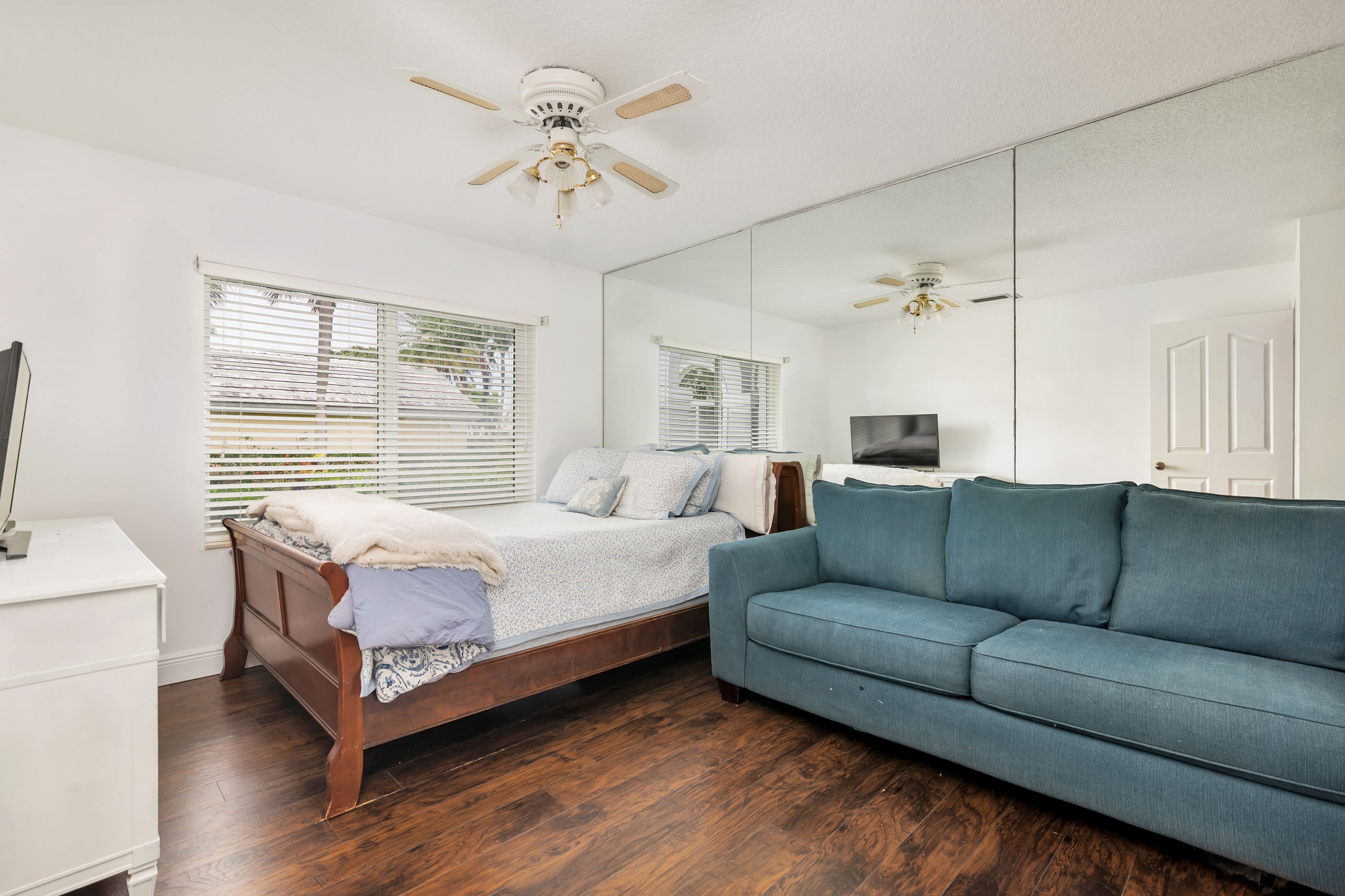  2402 Saratoga Bay Drive - 物件實景