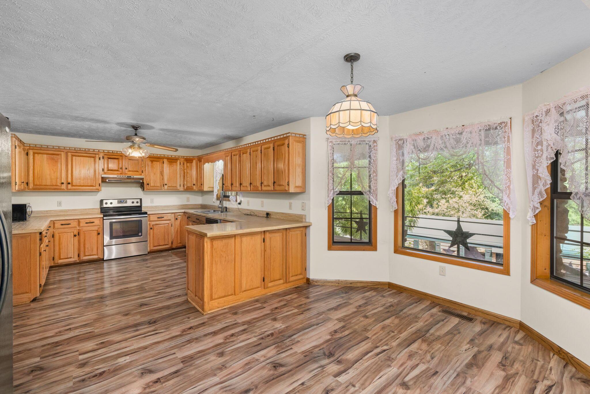 Reagan, Tennessee, 38368, United States, 6 Bedrooms Bedrooms, ,5 BathroomsBathrooms,Residential,For Sale,1927182
