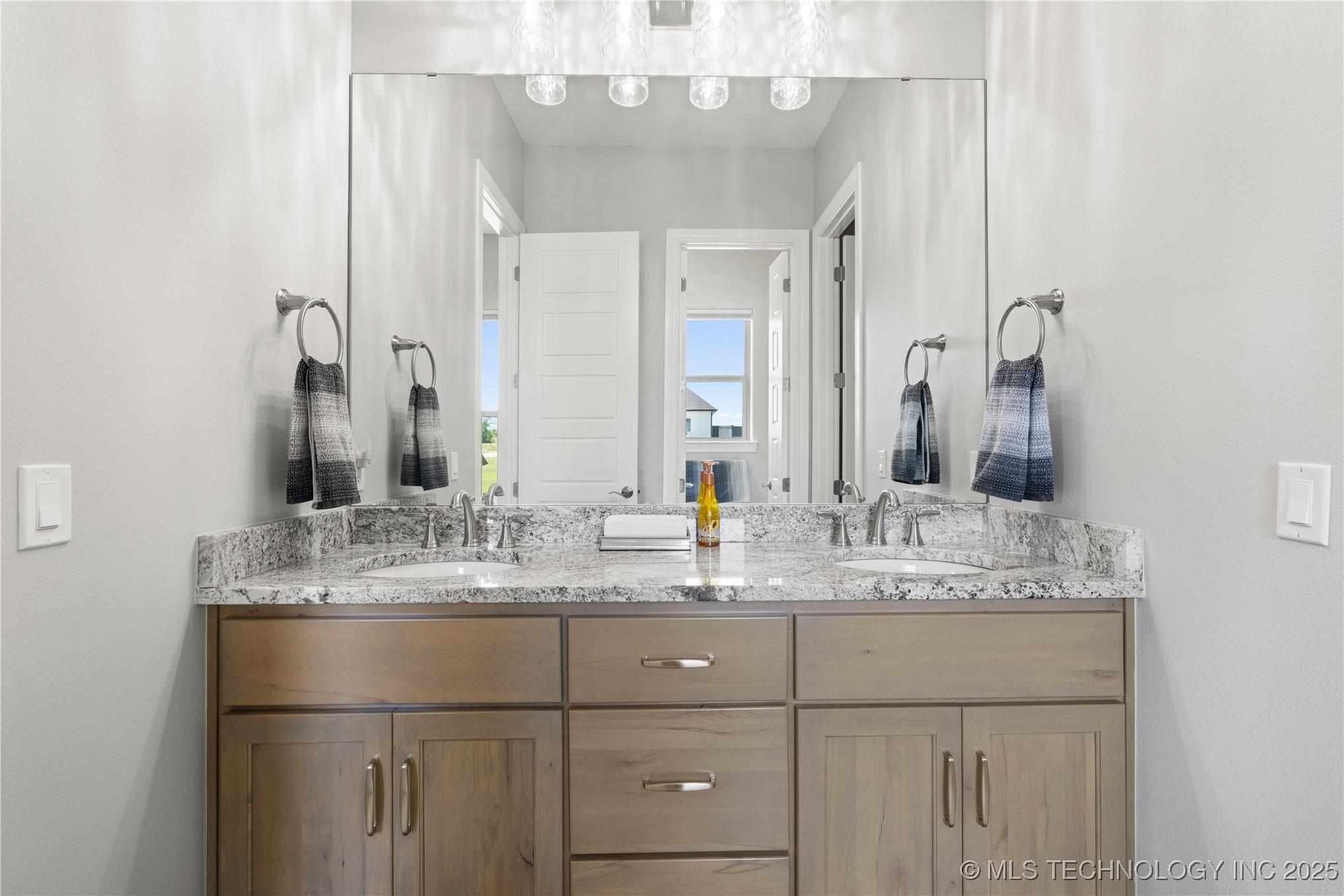 Fort Gibson, Oklahoma, 74434, United States, 4 Bedrooms Bedrooms, ,4 BathroomsBathrooms,Residential,For Sale,2005878