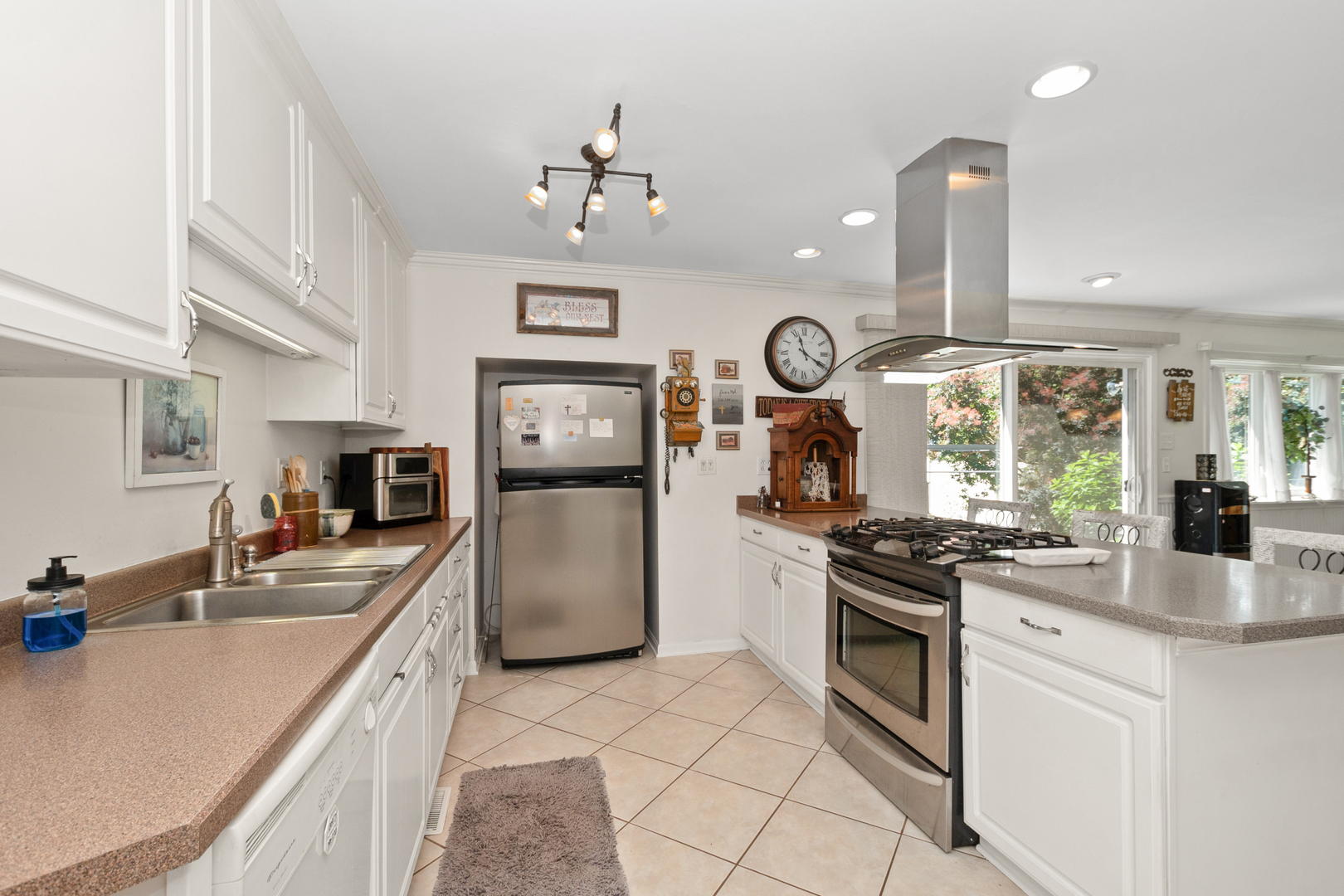 Tinley Park, Illinois, 60487, United States, 6 Bedrooms Bedrooms, ,4 BathroomsBathrooms,Residential,For Sale,1984113