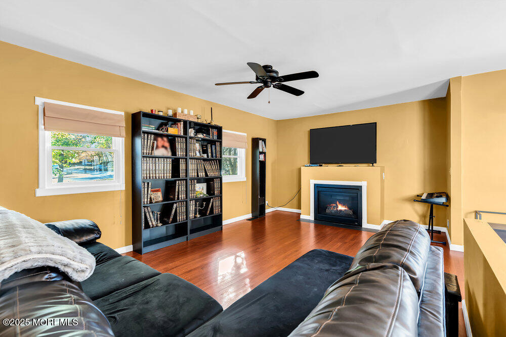 Tinton Falls, New Jersey, 07712, United States, 3 Bedrooms Bedrooms, ,2 BathroomsBathrooms,Residential,For Sale,1987767