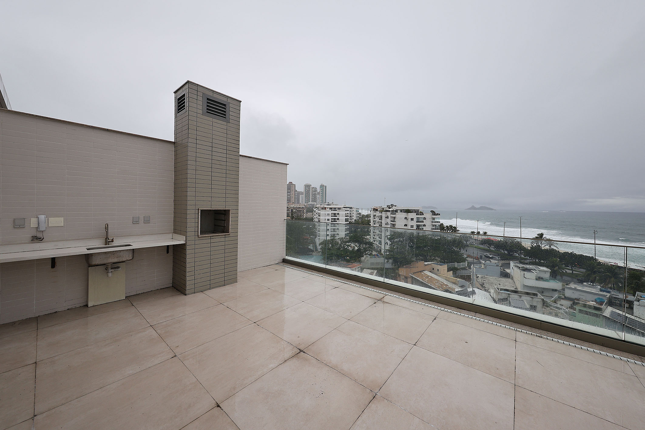  Oceanfront linear penthouse with private leisure amenities - 物件實景