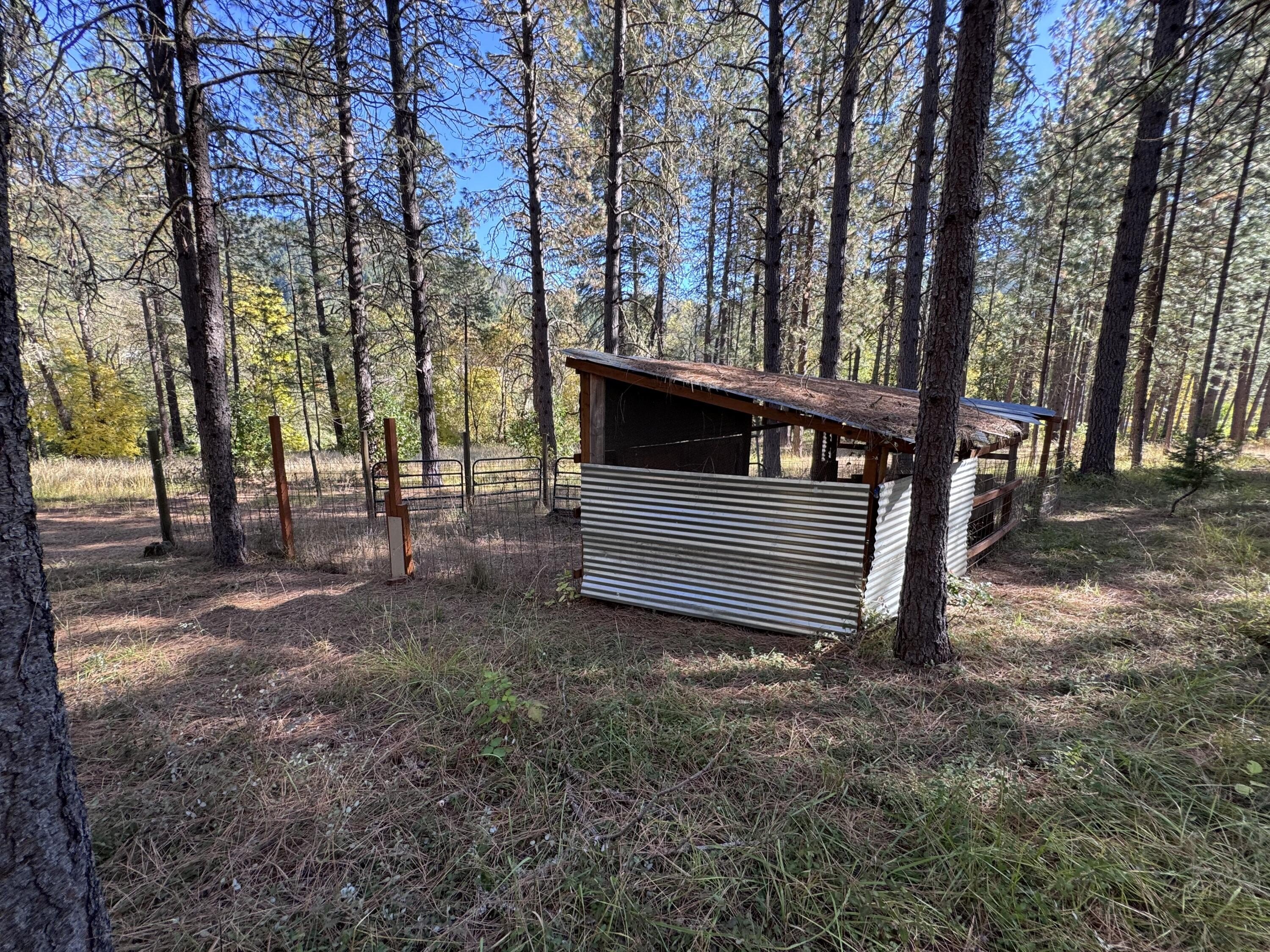 Rogue River, Oregon, 97537, United States, 3 Bedrooms Bedrooms, ,4 BathroomsBathrooms,Residential,For Sale,1982617