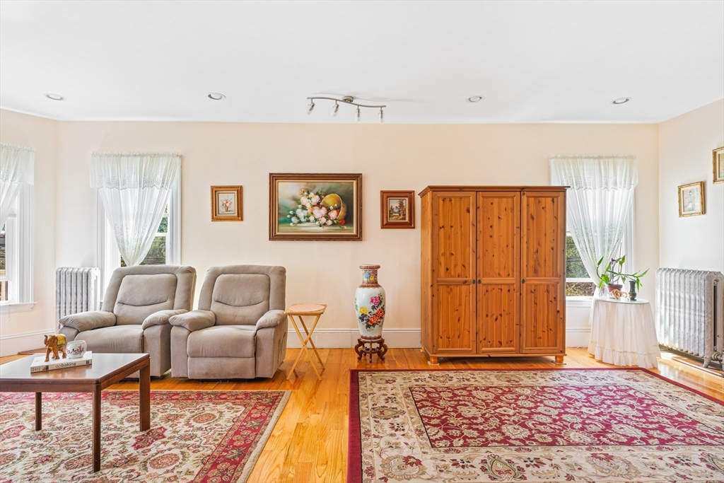 Somerville, Massachusetts, 02143, United States, 2 Bedrooms Bedrooms, ,1 BathroomBathrooms,Residential,For Sale,1940482