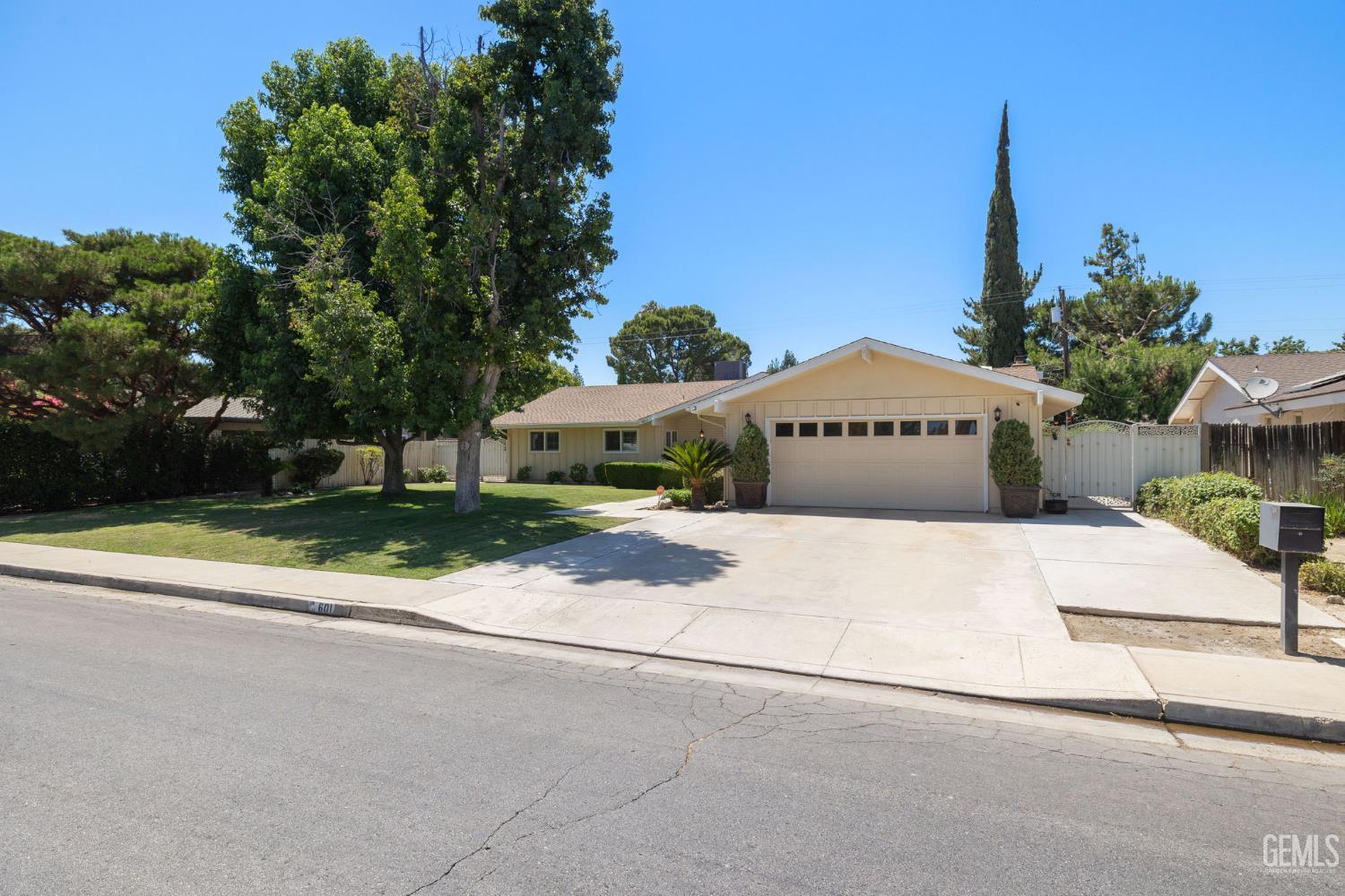 Bakersfield, California, 93309, United States, 3 Bedrooms Bedrooms, ,3 BathroomsBathrooms,Residential,For Sale,1882535