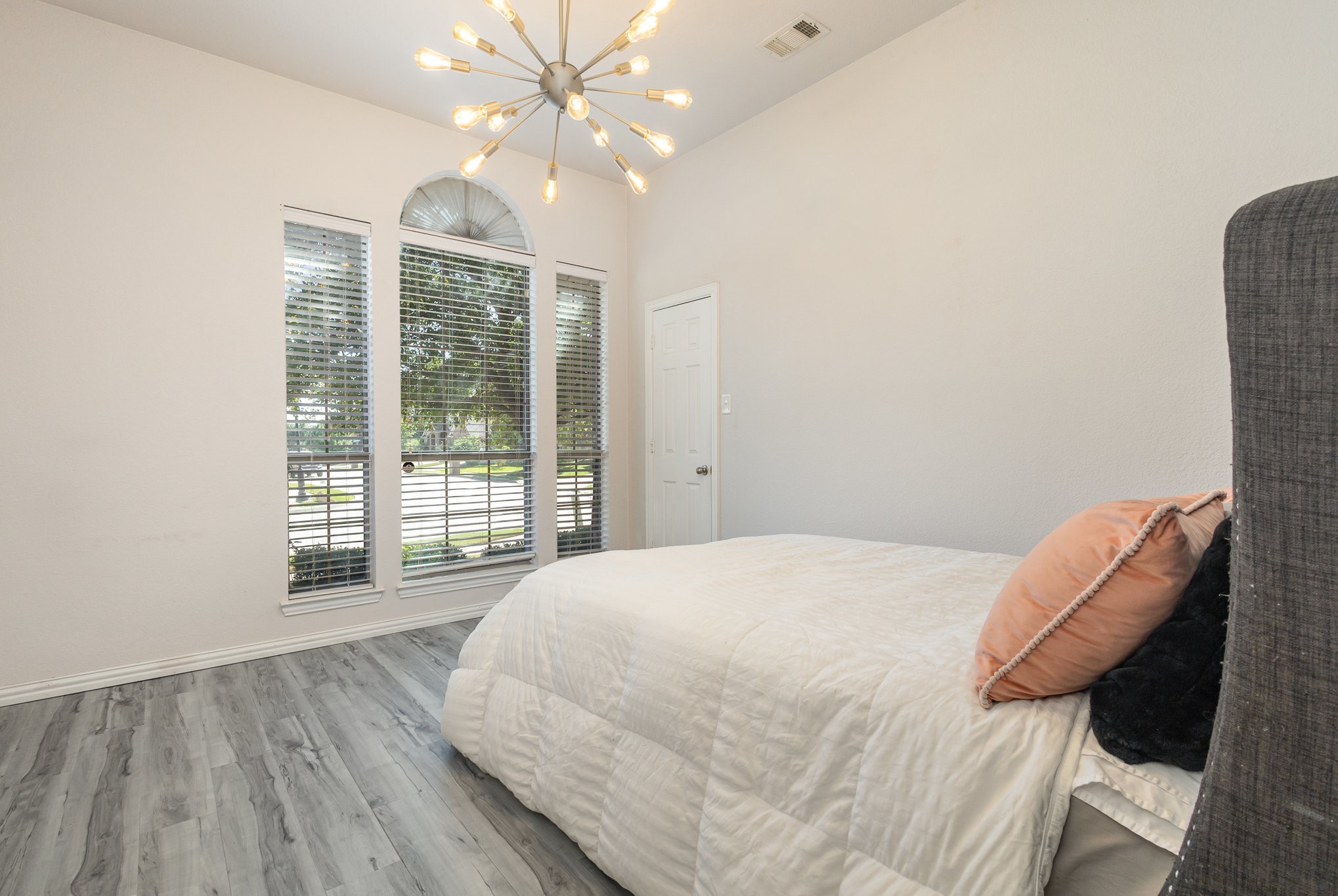 Roanoke, Texas, 76262, United States, 4 Bedrooms Bedrooms, ,3 BathroomsBathrooms,Residential,For Sale,1963102