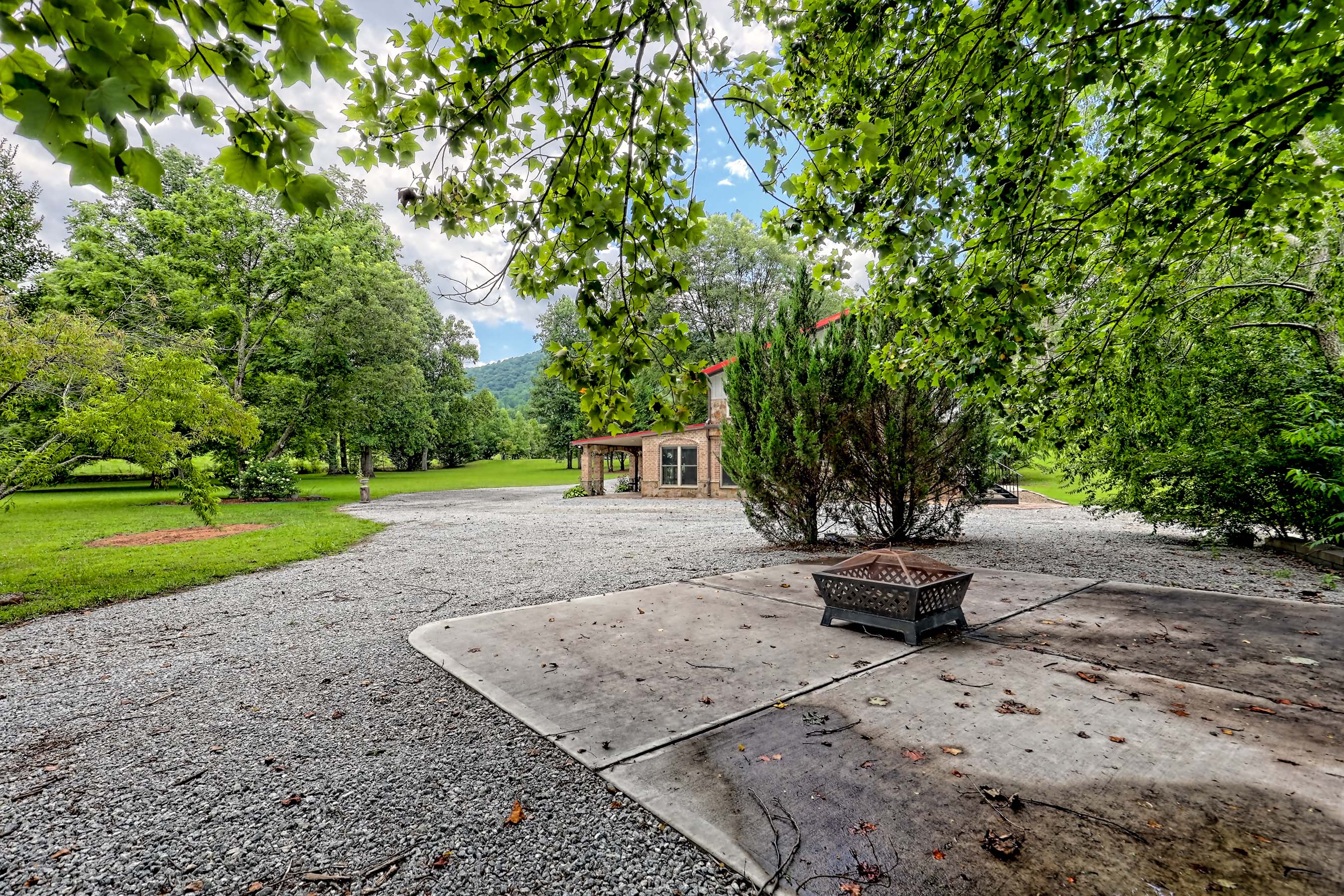  Tuscan Villa in Northeast Georgia Mountains - 物件實景