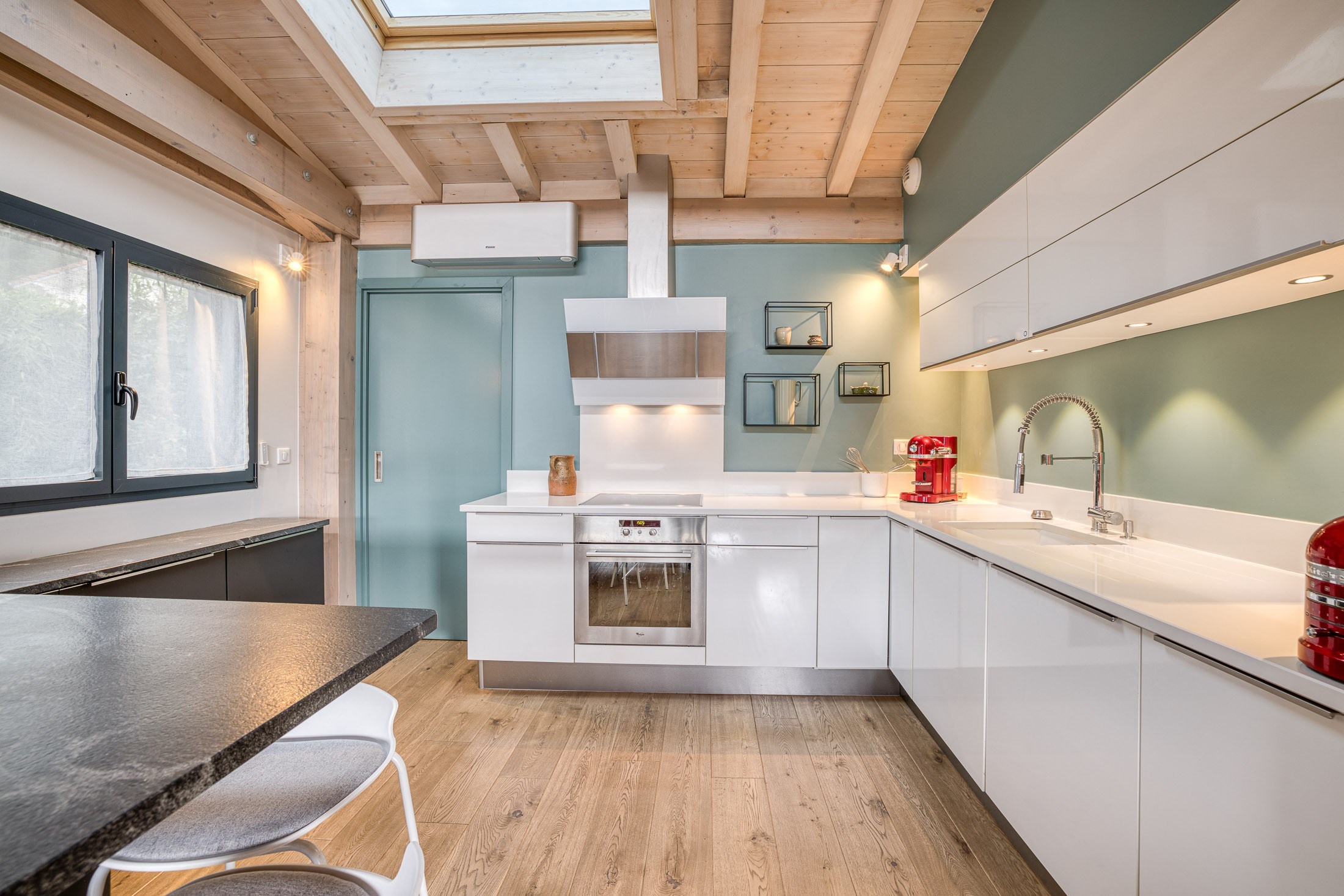  A contemporary, light-filled property offering breathtaking views over Lake Ann… - 物件實景