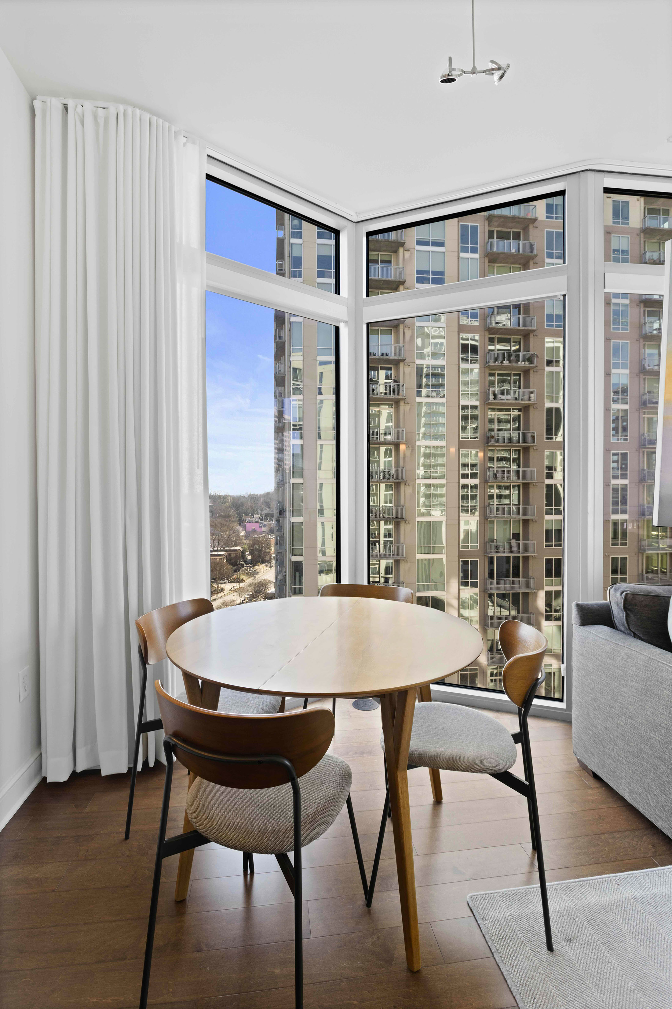  Modern Intown Living at Luxe - 物件實景