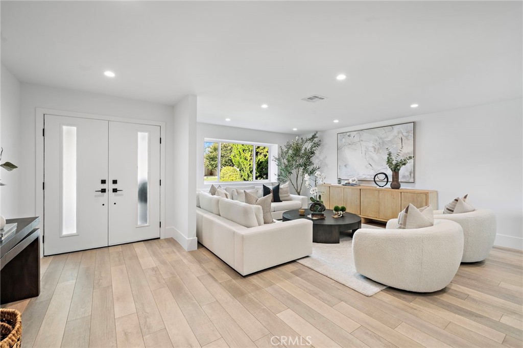 Huntington Beach, California, 92649, United States, 5 Bedrooms Bedrooms, ,4 BathroomsBathrooms,Residential,For Sale,1986485