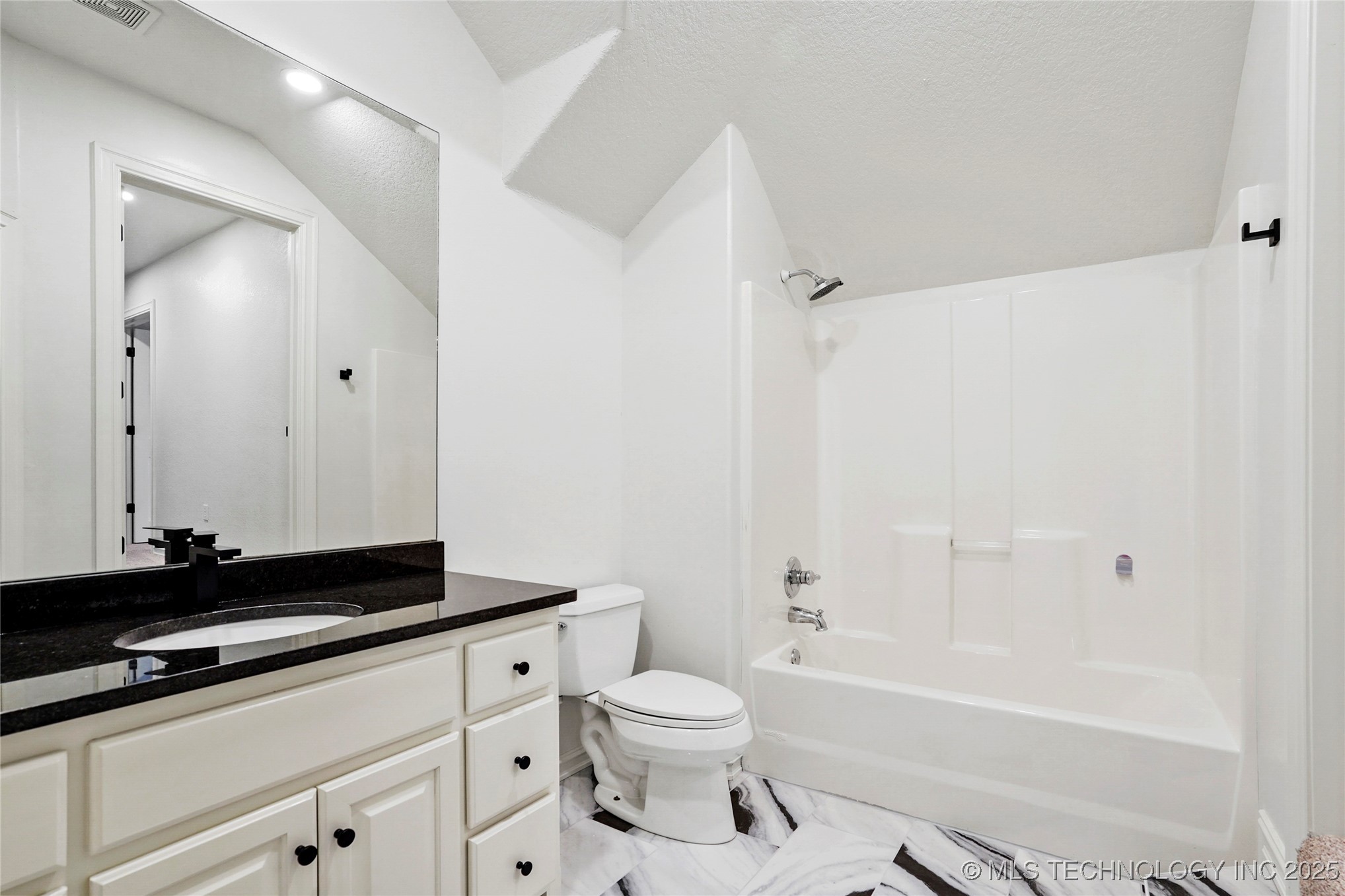 Bixby, Oklahoma, 74008, United States, 5 Bedrooms Bedrooms, ,4 BathroomsBathrooms,Residential,For Sale,1908435