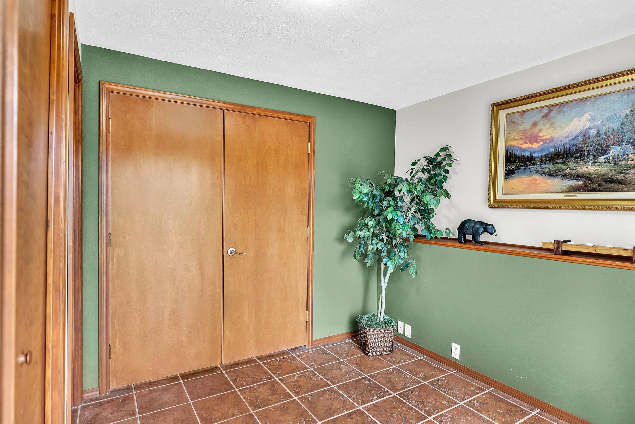 Nine Mile Falls, Washington, 99026, United States, 4 Bedrooms Bedrooms, ,3 BathroomsBathrooms,Residential,For Sale,1979955