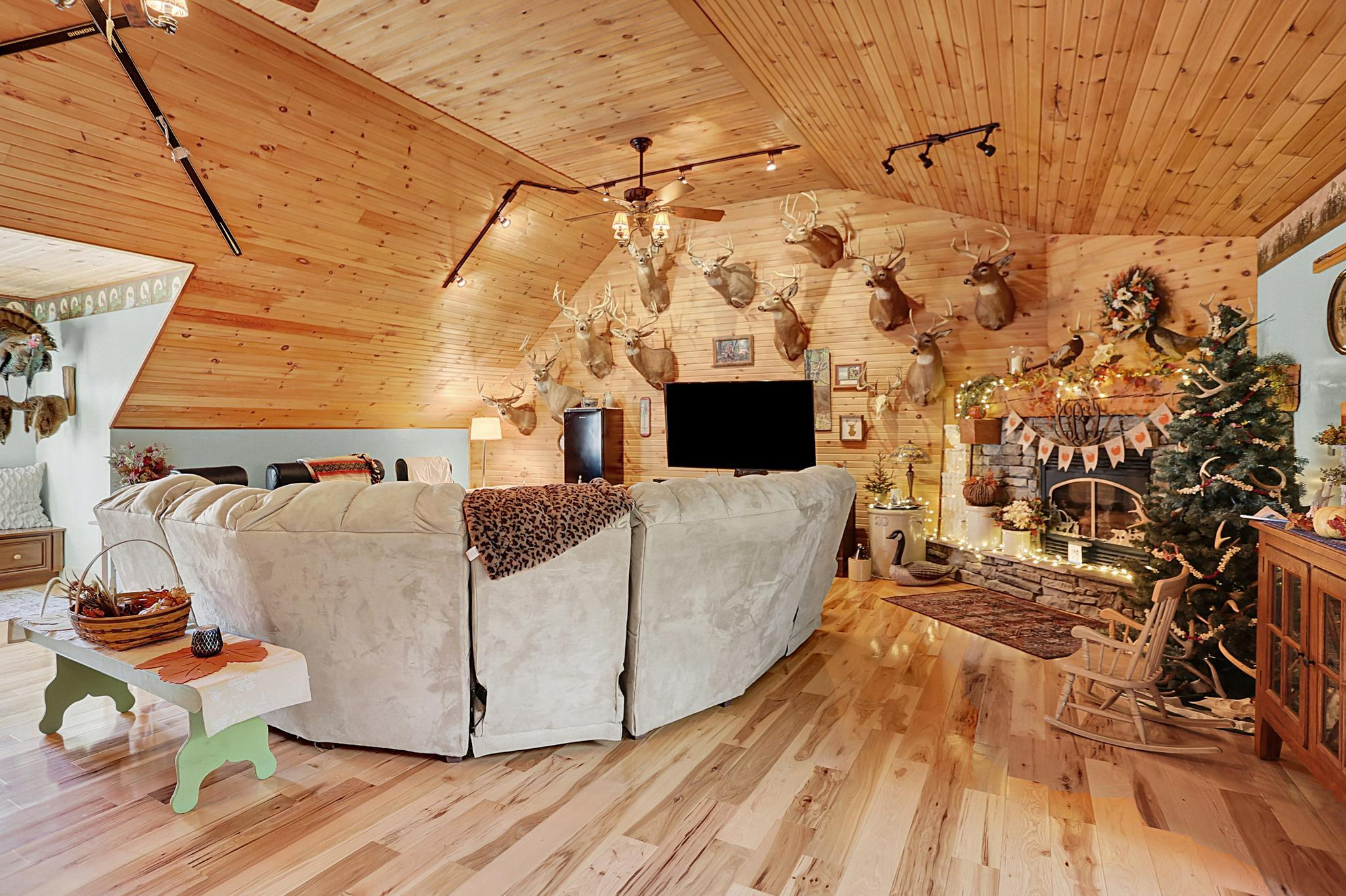 Thompsontown, Pennsylvania, 17094, United States, 4 Bedrooms Bedrooms, ,3 BathroomsBathrooms,Residential,For Sale,1981637