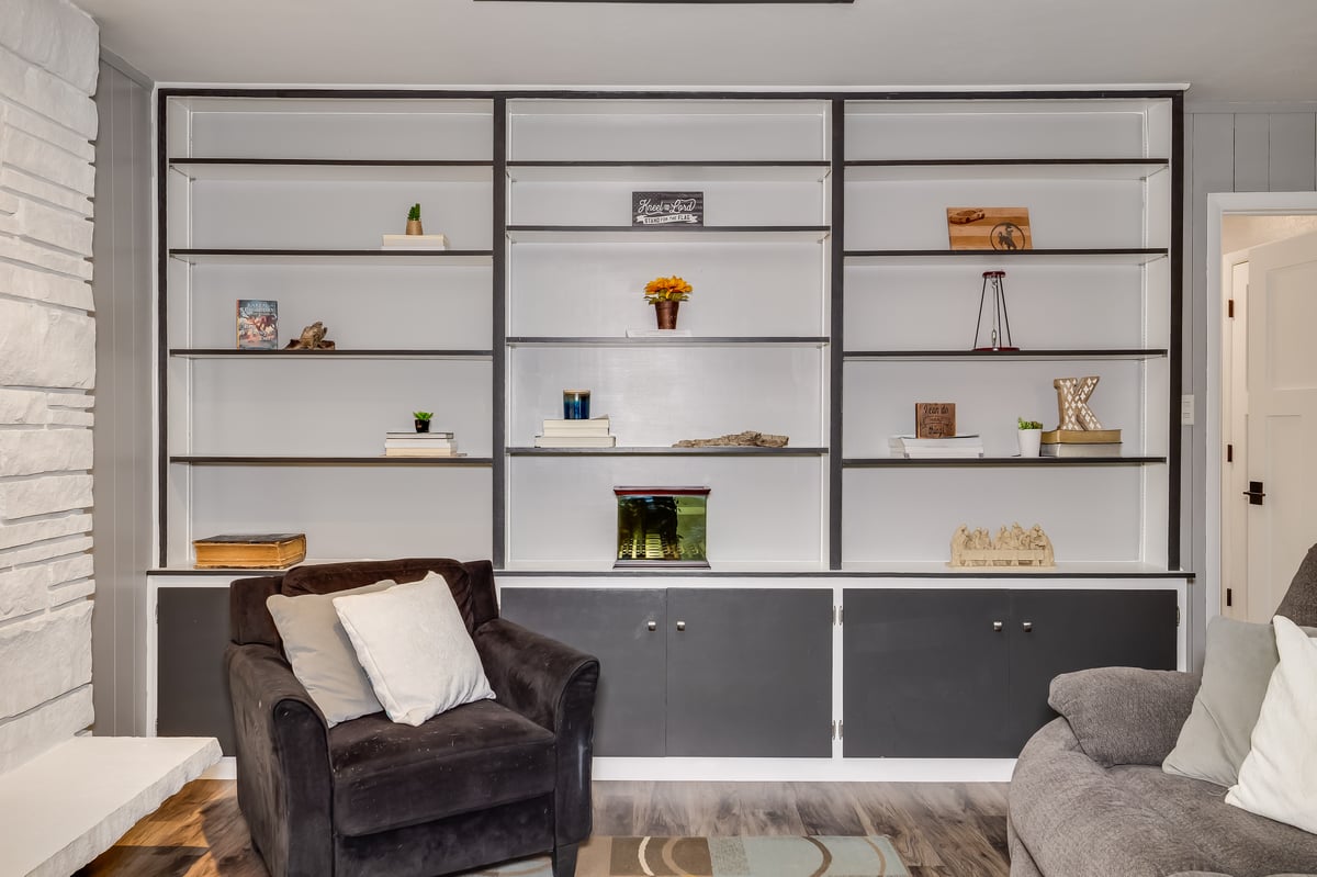 Cheyenne, Wyoming, 82009, United States, 6 Bedrooms Bedrooms, ,2 BathroomsBathrooms,Residential,For Sale,1979014