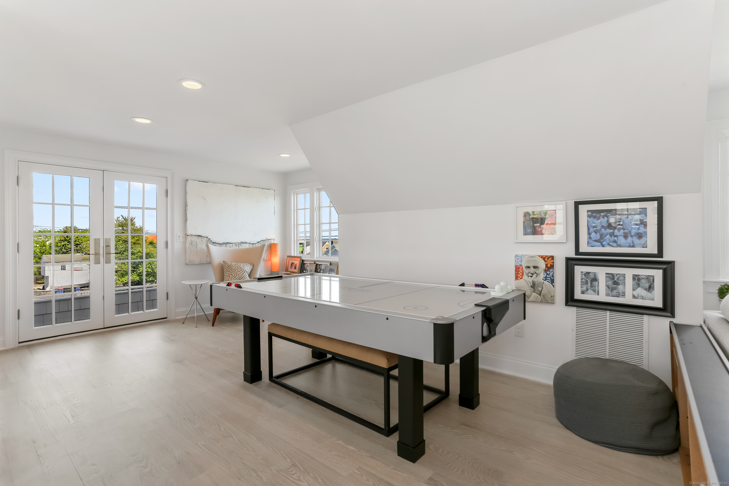 Fairfield, Connecticut, 06824, United States, 4 Bedrooms Bedrooms, ,5 BathroomsBathrooms,Residential,For Sale,1941072