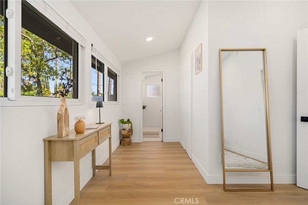 Woodland Hills, California, 91367, United States, 3 Bedrooms Bedrooms, ,2 BathroomsBathrooms,Residential,For Sale,1991959