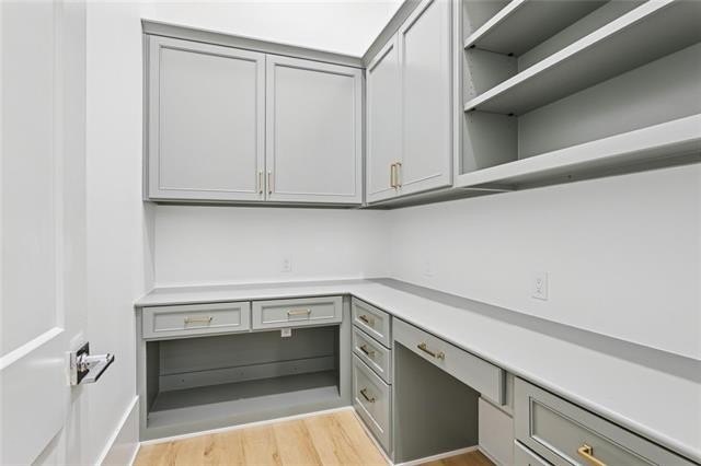 Metairie, Louisiana, 70005, United States, 5 Bedrooms Bedrooms, ,4 BathroomsBathrooms,Residential,For Sale,1990394