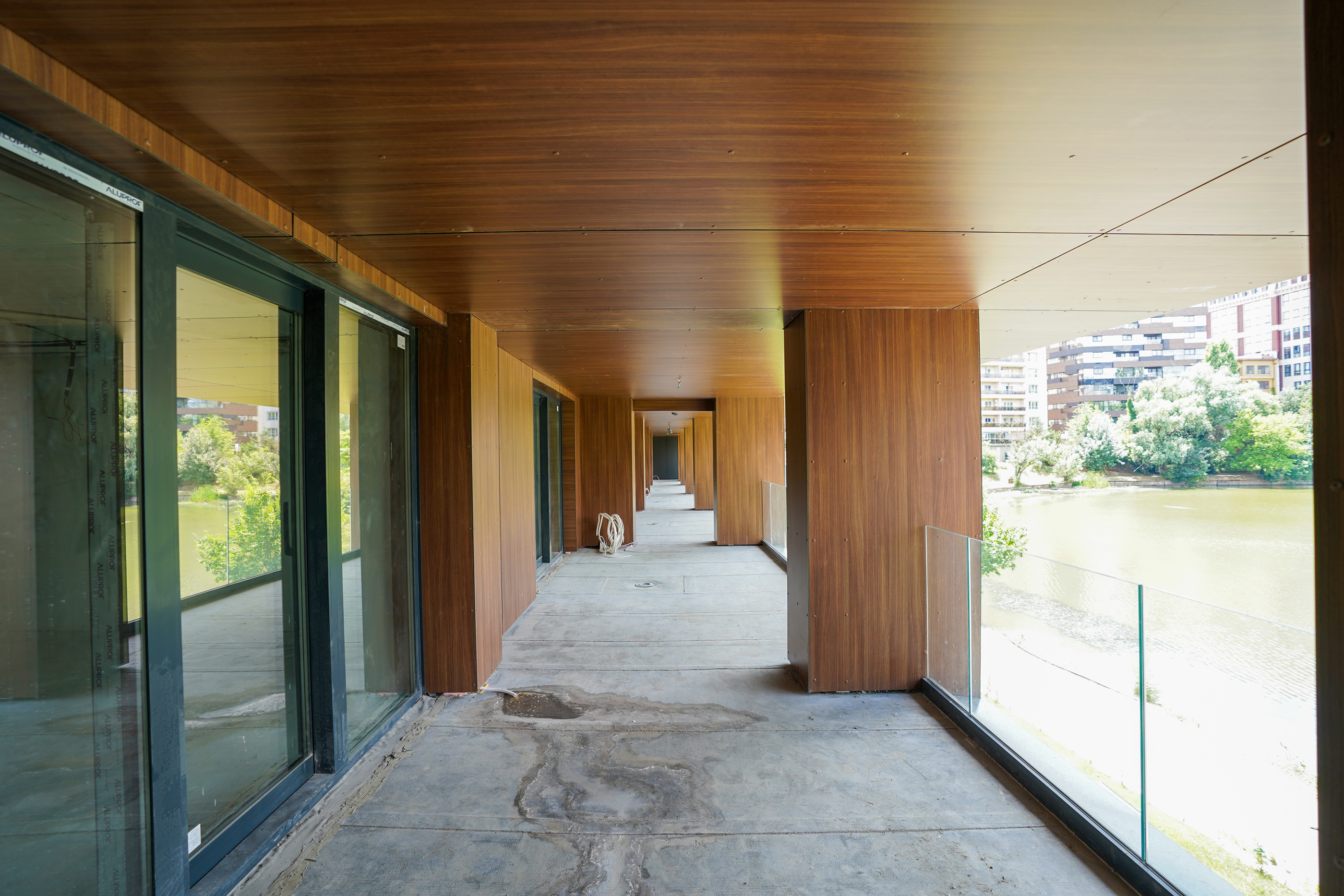  Seven-Room Waterfront Apartment Directly at Lake Level on Lake Floreasca - 物件實景