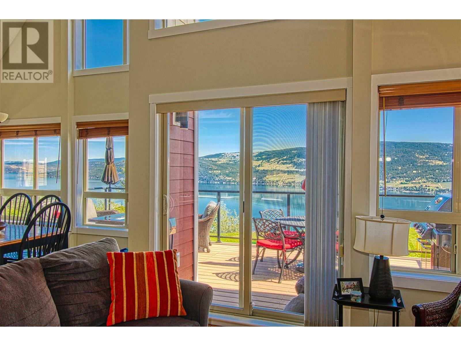 KELOWNA, British Columbia, V1Z 3R8, CA, 3 Bedrooms Bedrooms, ,3 BathroomsBathrooms,Residential,For Sale,1839050