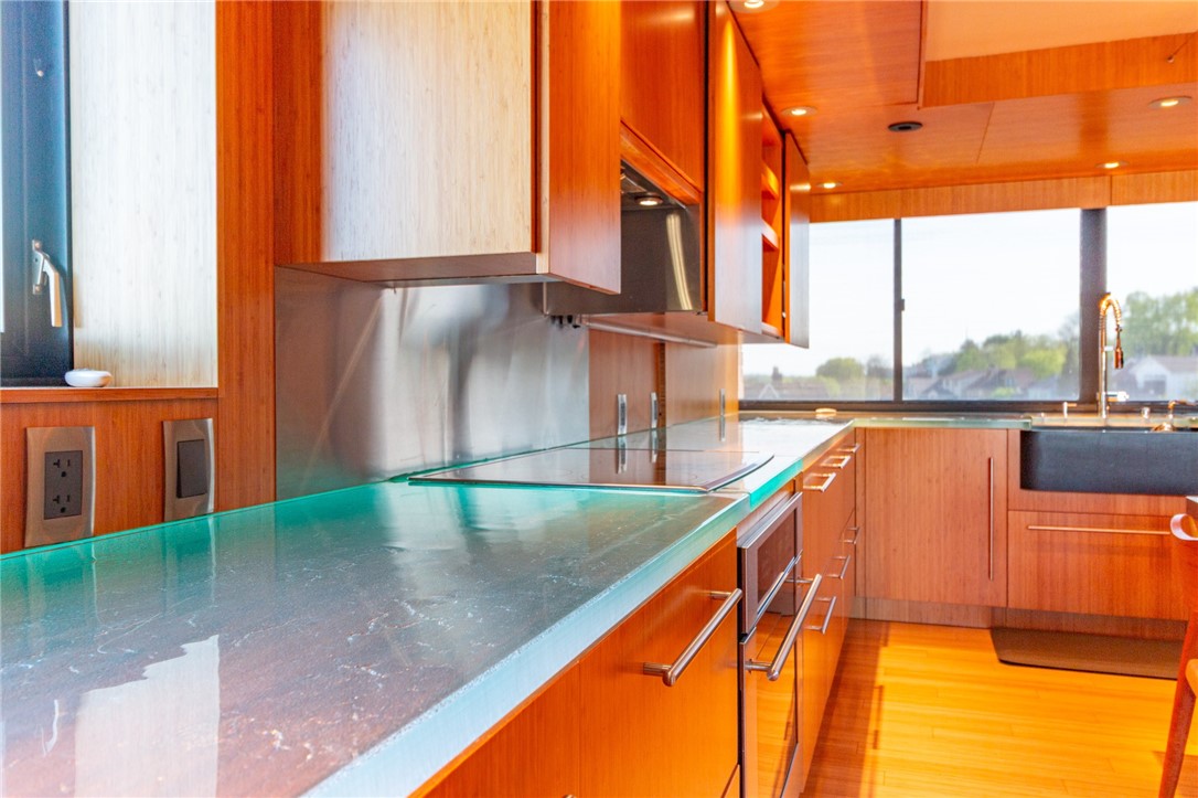 Pittsburgh, Pennsylvania, 15211, United States, 1 Bedroom Bedrooms, ,2 BathroomsBathrooms,Residential,For Sale,1981120