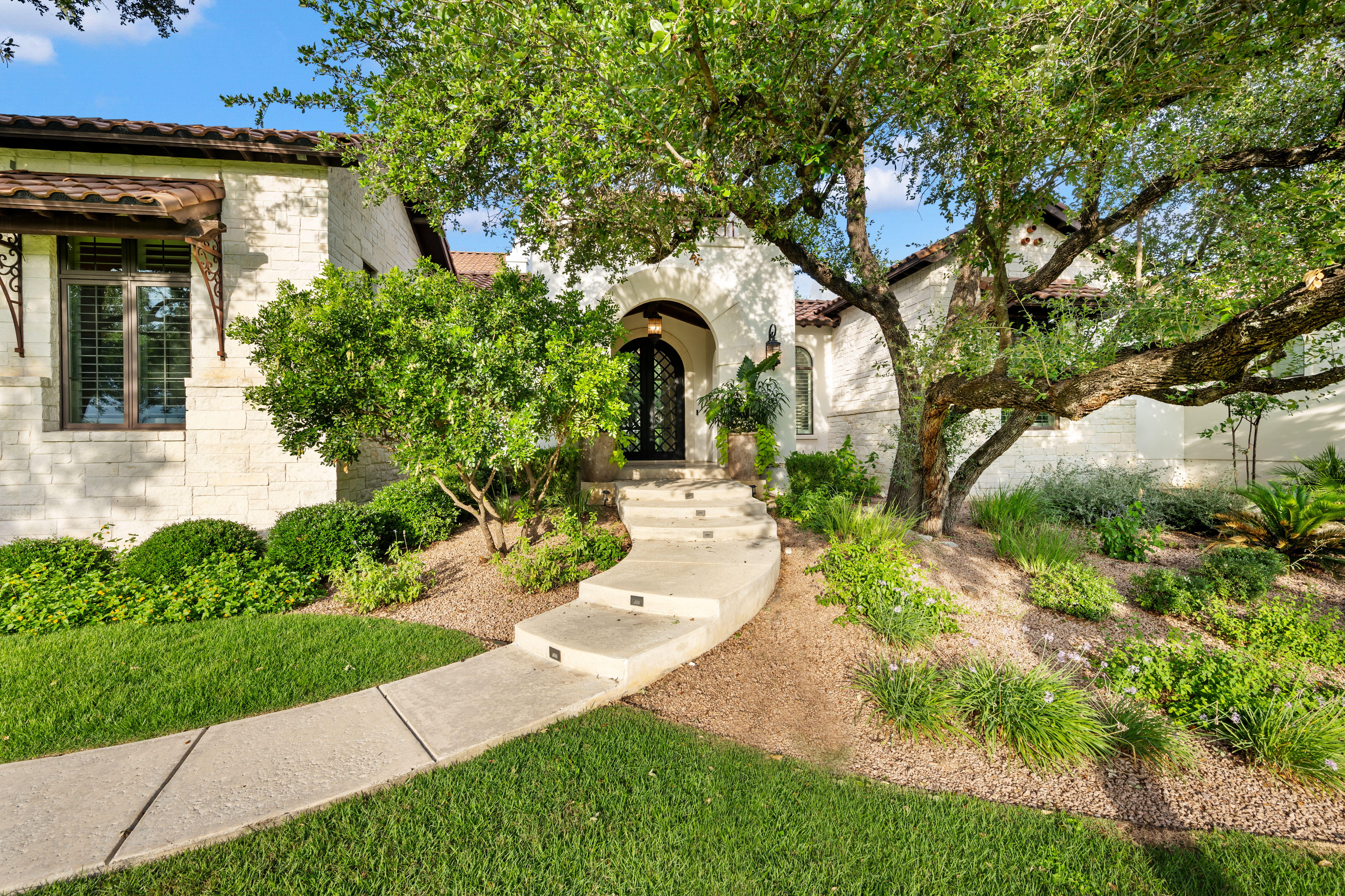  Defined By Timeless Santa Barbara Architecture And Exceptional Craftsmanship - 物件實景