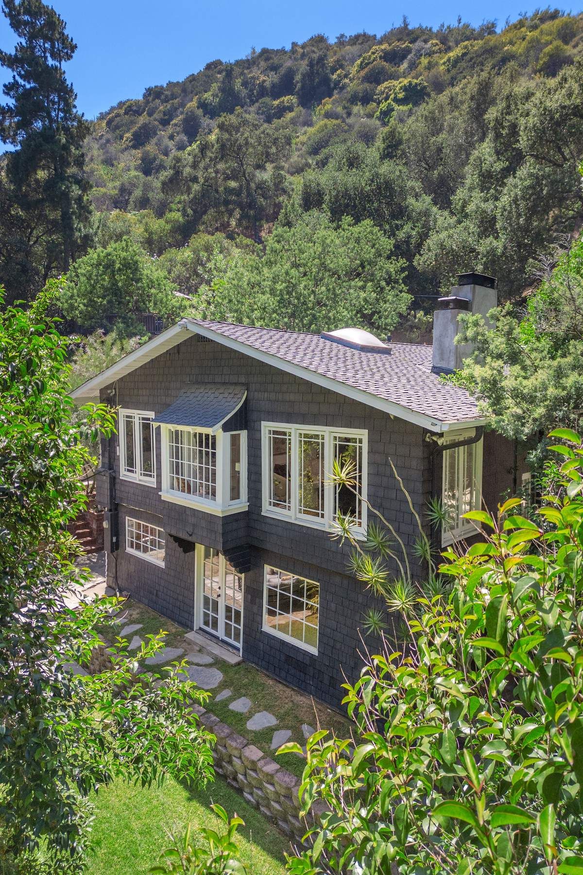  2323 Stanley Hills Drive - 物件實景