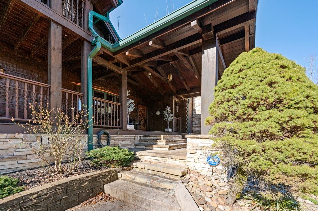 Sevierville, Tennessee, 37862, United States, 2 Bedrooms Bedrooms, ,4 BathroomsBathrooms,Residential,For Sale,1914070