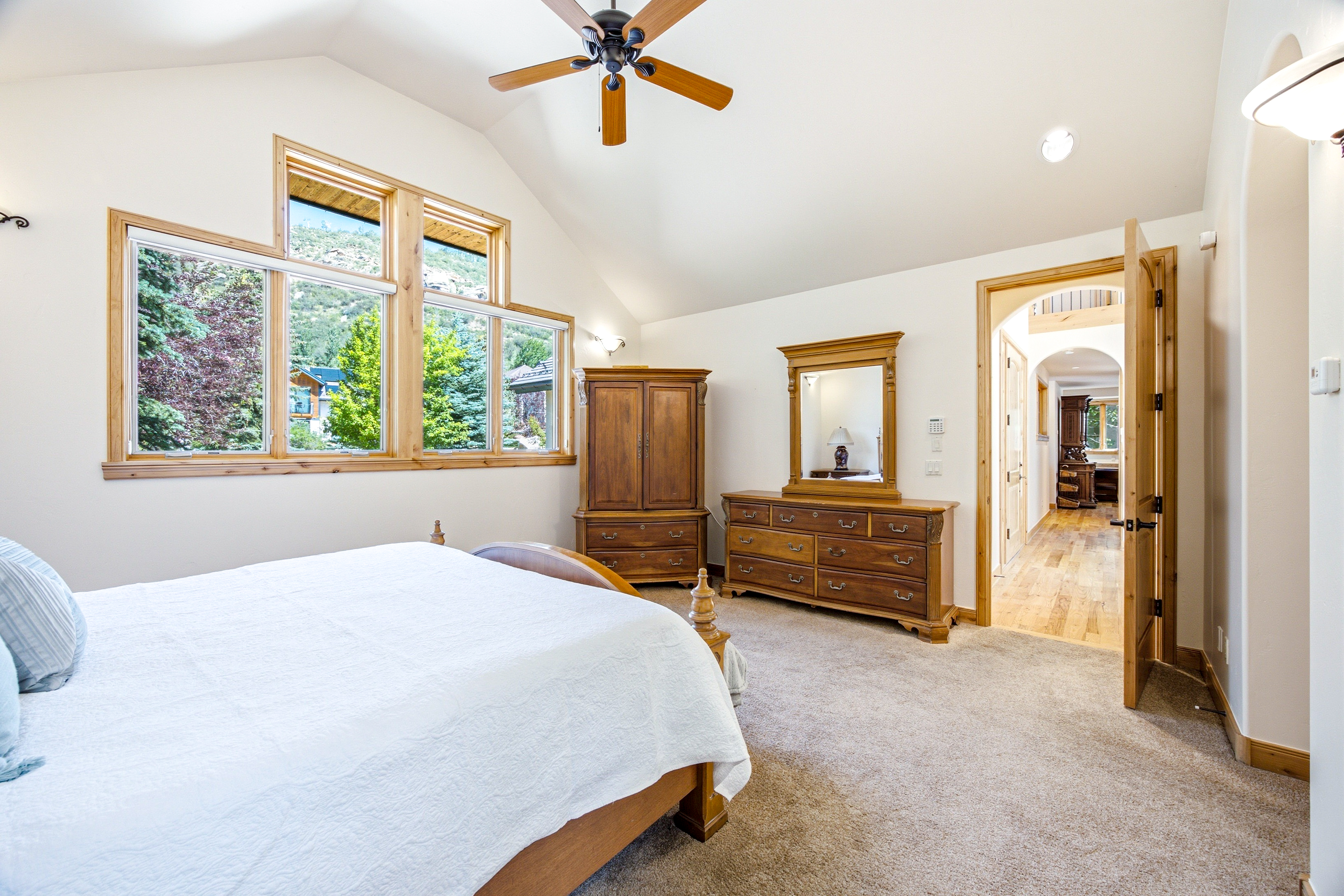 Custom-built, Single-family Home in the Exclusive Grand Traverse Neighborhood - 物件實景