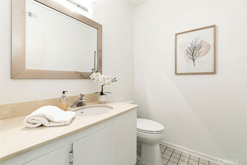 Glendale, California, 91206, United States, 2 Bedrooms Bedrooms, ,3 BathroomsBathrooms,Residential,For Sale,1941682