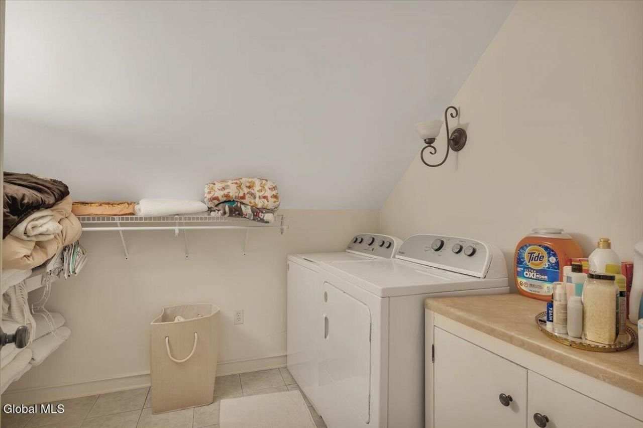 Queensbury, New York, 12804, United States, 4 Bedrooms Bedrooms, ,4 BathroomsBathrooms,Residential,For Sale,2003440