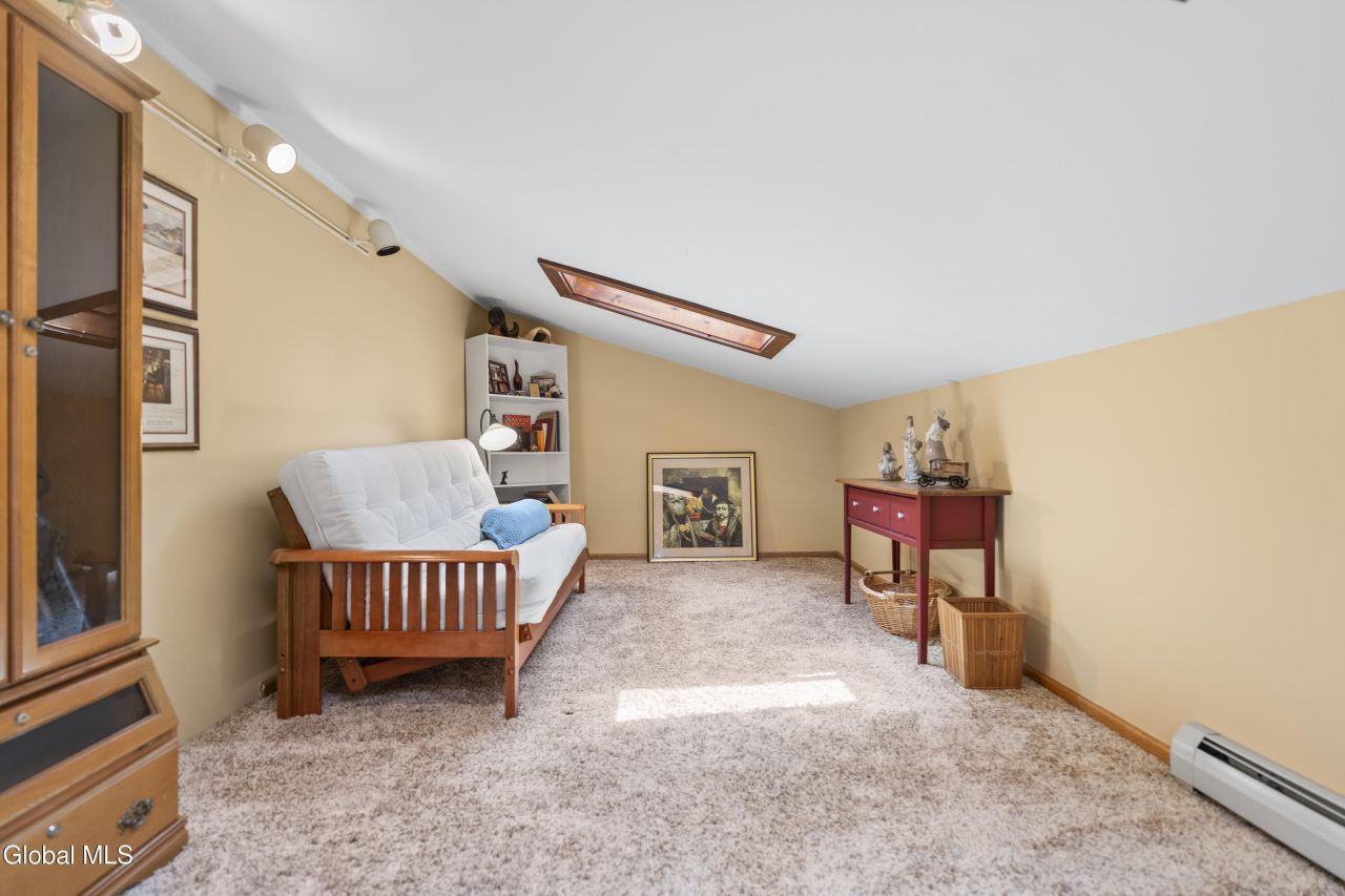 Coeymans Hollow, New York, 12046, United States, 4 Bedrooms Bedrooms, ,3 BathroomsBathrooms,Residential,For Sale,1907699