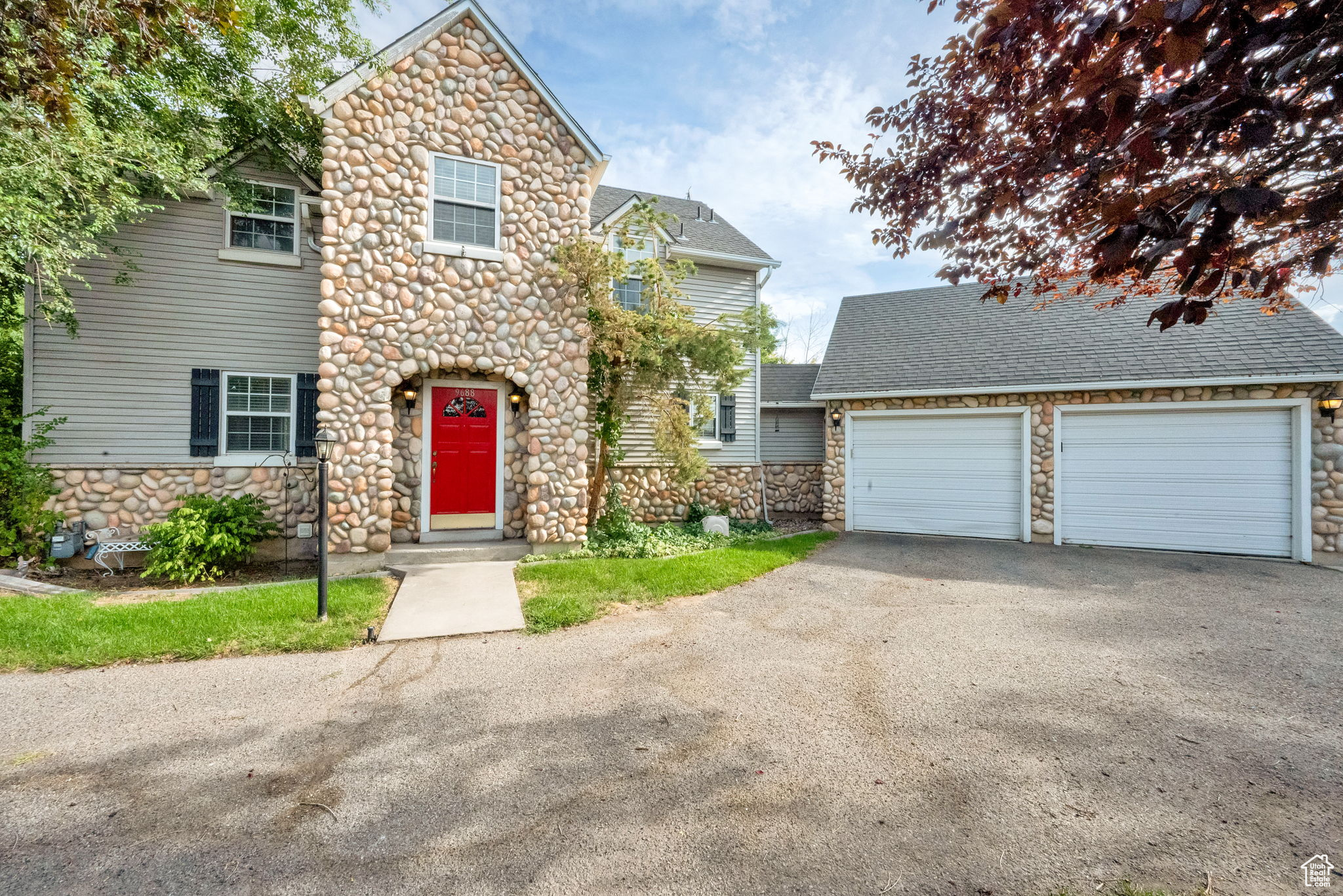 Sandy, Utah, 84092, United States, 4 Bedrooms Bedrooms, ,3 BathroomsBathrooms,Residential,For Sale,1926988