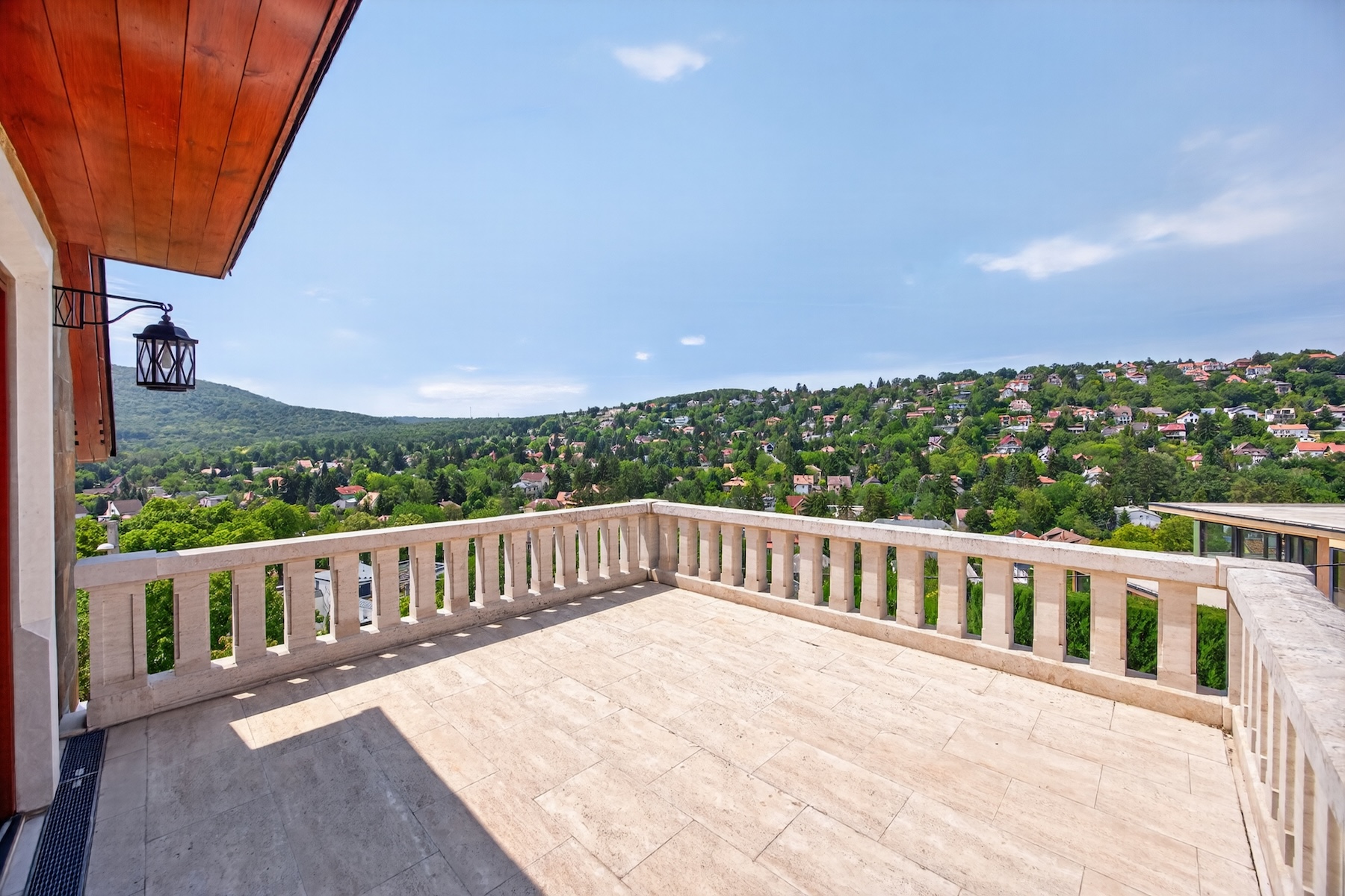  Refined Elegance and Timeless Luxury in the Heart of Remetekertváros - 物件實景