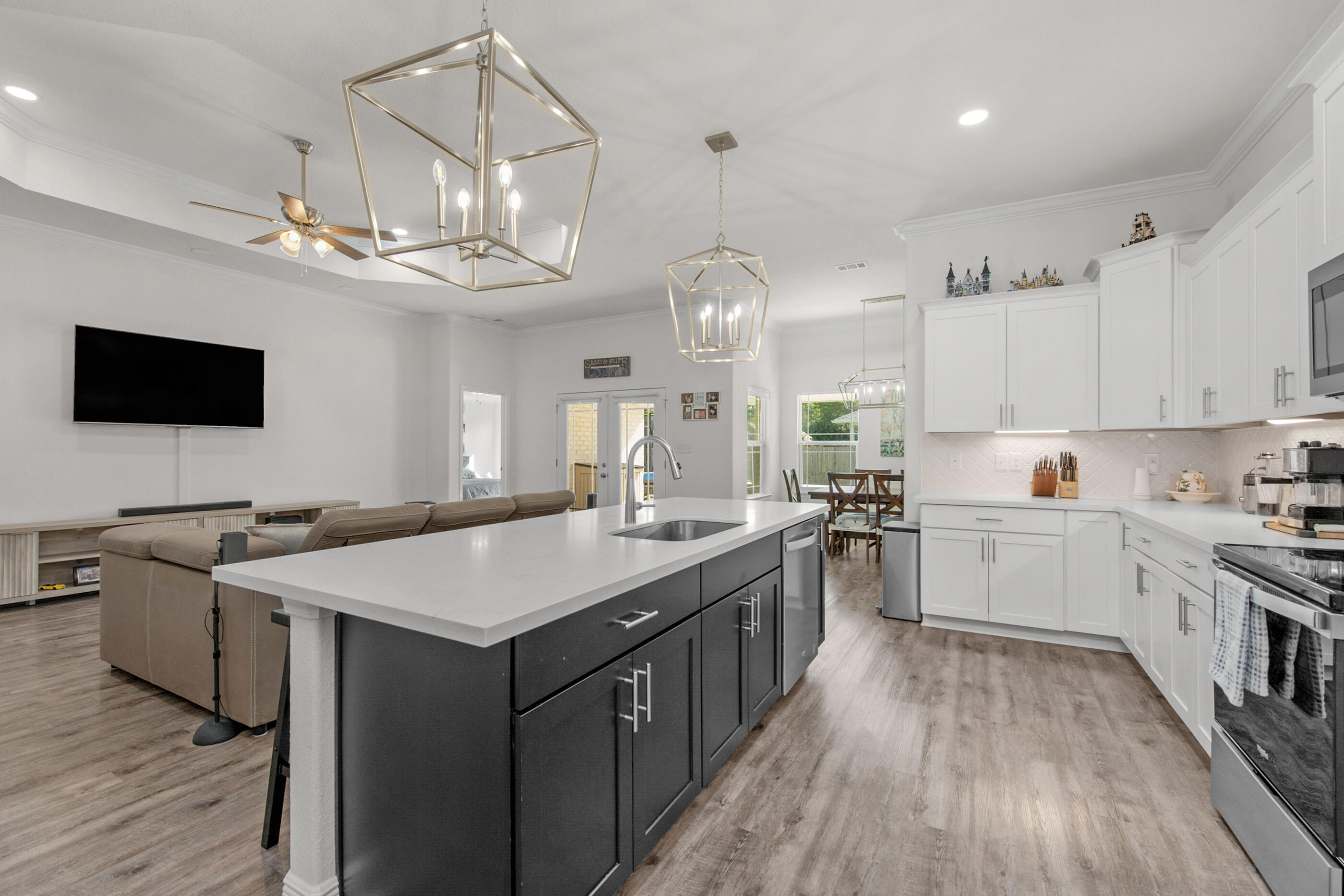 Gulf Breeze, Florida, 32563, United States, 5 Bedrooms Bedrooms, ,3 BathroomsBathrooms,Residential,For Sale,1950395