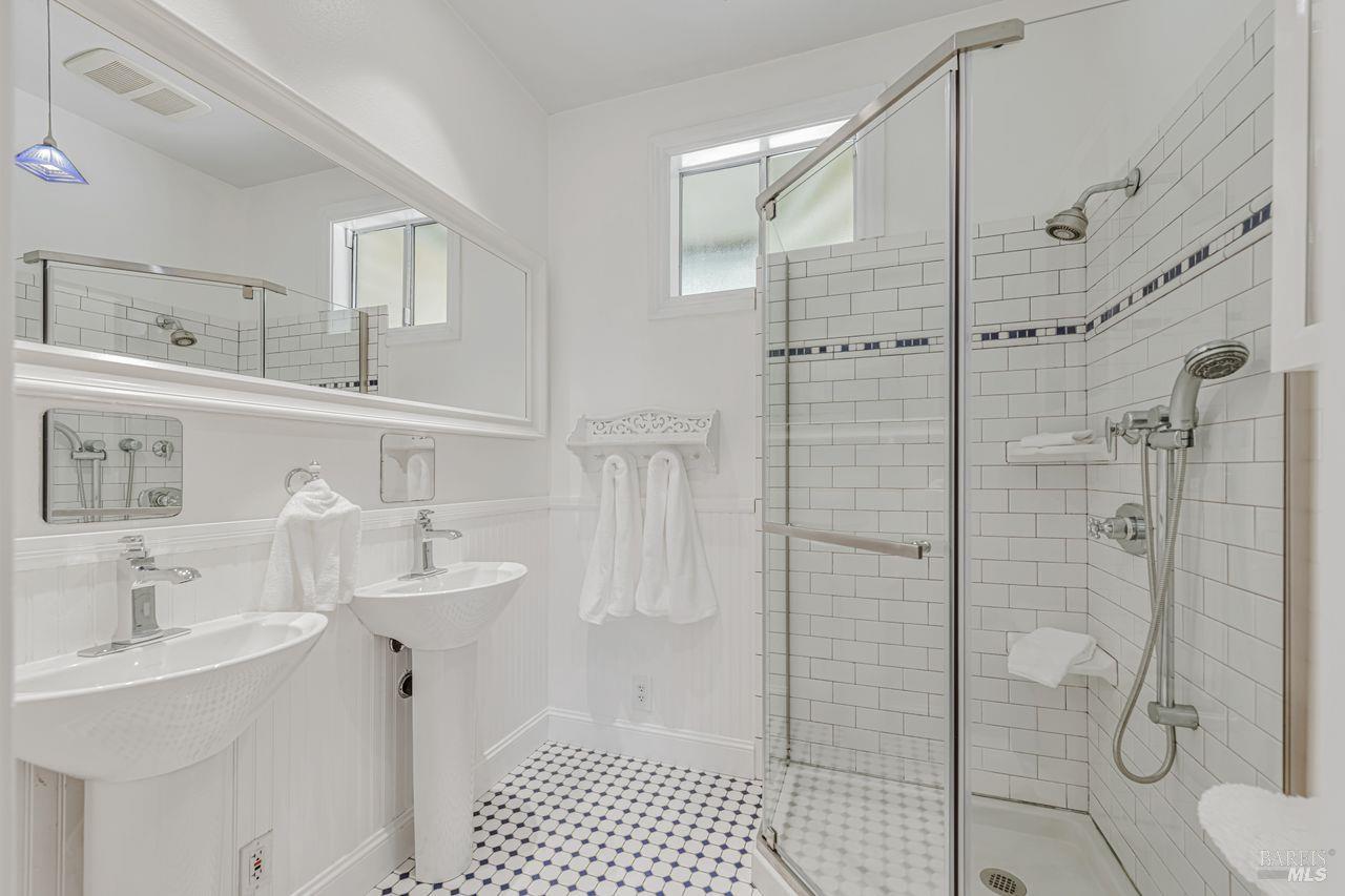 Corte Madera, California, 94925, United States, 4 Bedrooms Bedrooms, ,5 BathroomsBathrooms,Residential,For Sale,1917225