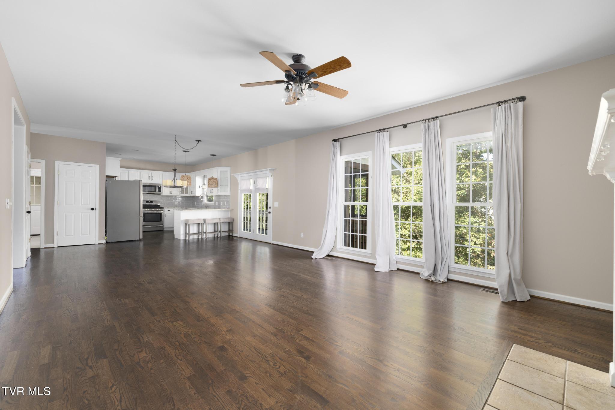 Gray, Tennessee, 37615, United States, 5 Bedrooms Bedrooms, ,4 BathroomsBathrooms,Residential,For Sale,1978234