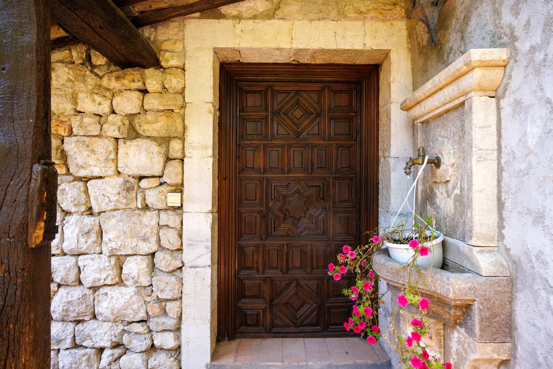 Saint-Paul-de-Vence, Provence-Alpes-Côte d’Azur, 06570, FR, 4 Bedrooms Bedrooms, ,Residential,For Sale,1827667