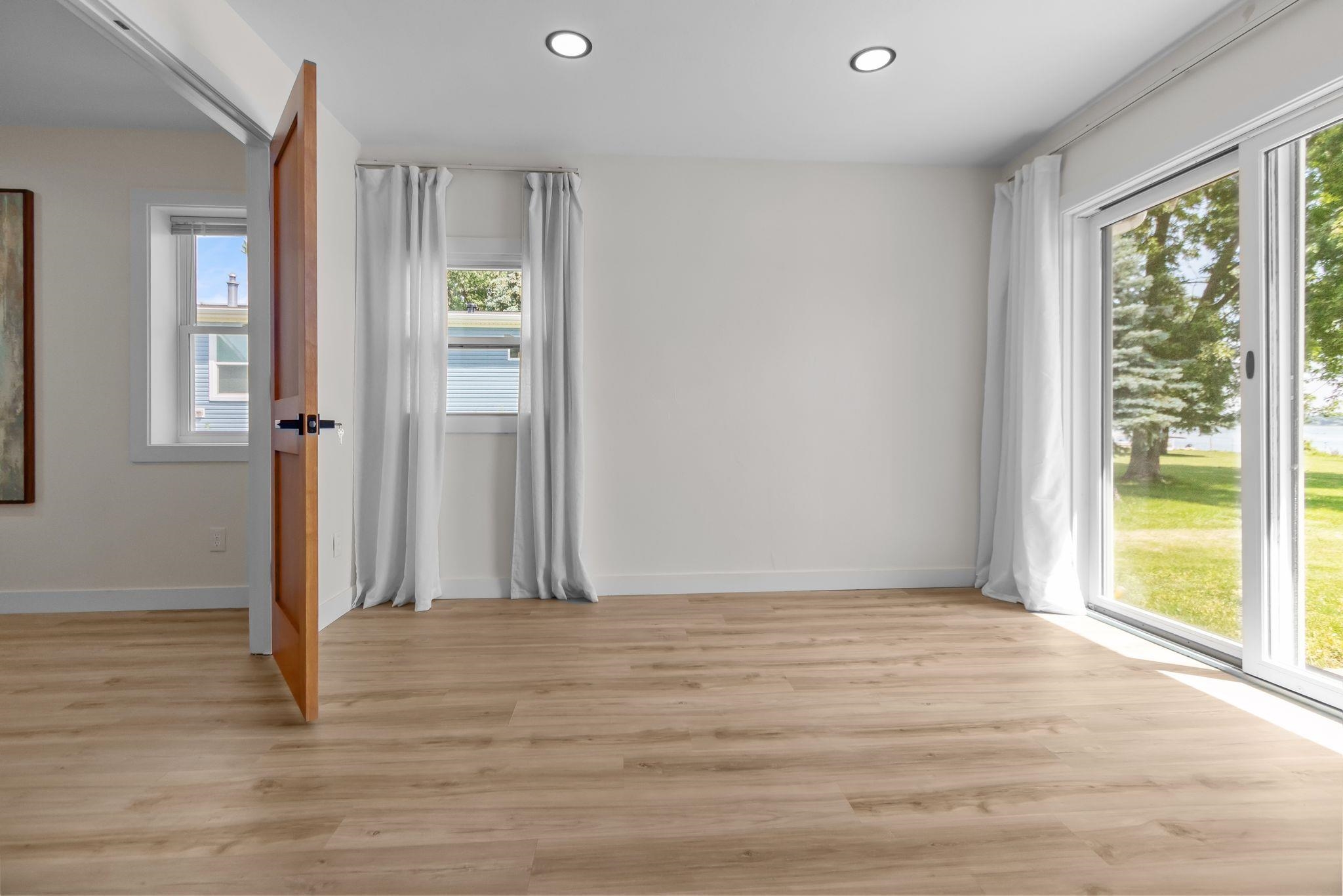 NEENAH, Wisconsin, 54956, United States, 3 Bedrooms Bedrooms, ,2 BathroomsBathrooms,Residential,For Sale,1912051