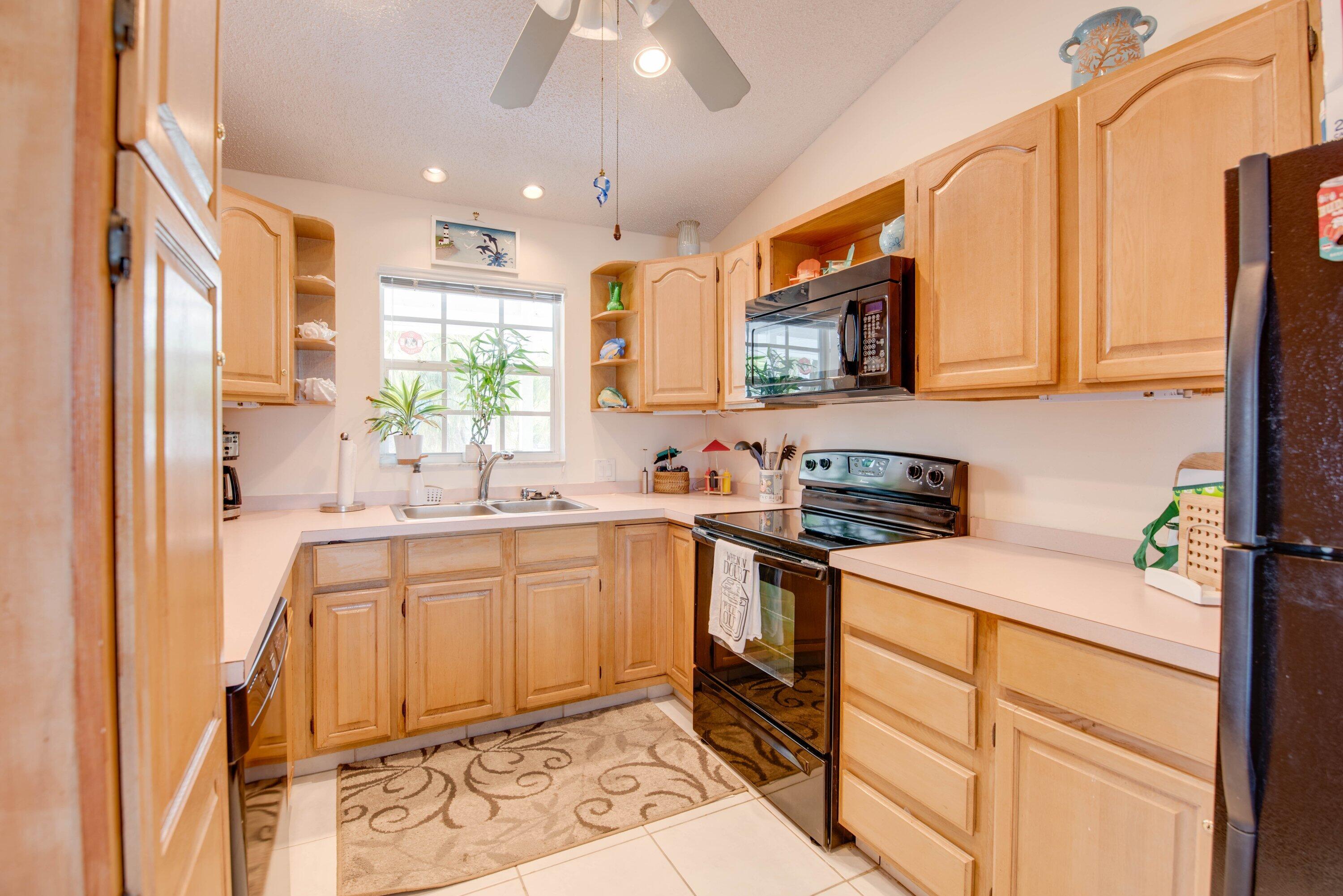 MARATHON, Florida, 33050, United States, 2 Bedrooms Bedrooms, ,2 BathroomsBathrooms,Residential,For Sale,1885329