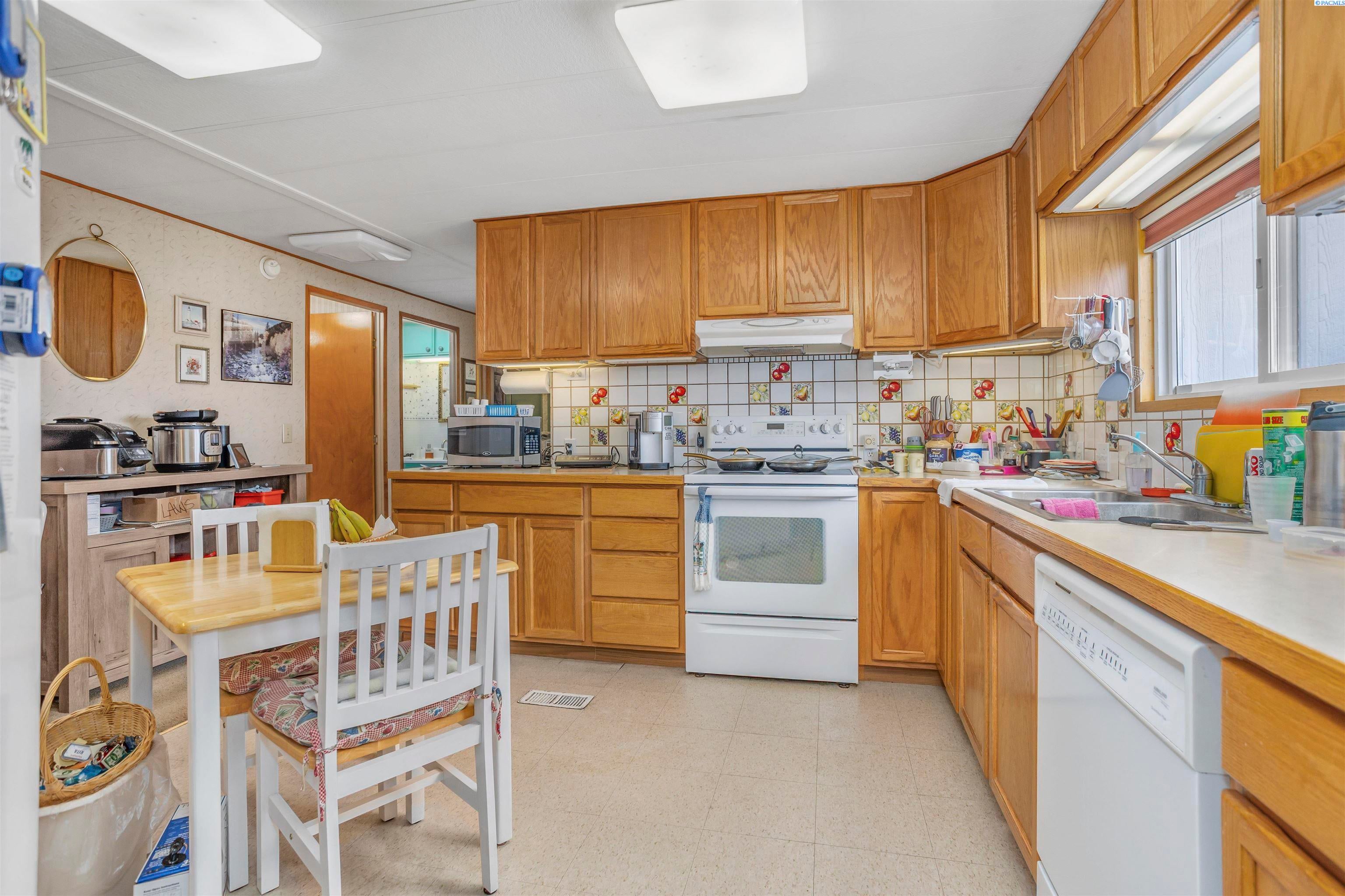 Granger, Washington, 98932, United States, 4 Bedrooms Bedrooms, ,1 BathroomBathrooms,Residential,For Sale,1975233