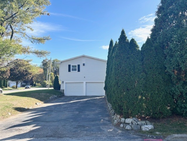 Cranston, Rhode Island, 02921, United States, 3 Bedrooms Bedrooms, ,2 BathroomsBathrooms,Residential,For Sale,1969397