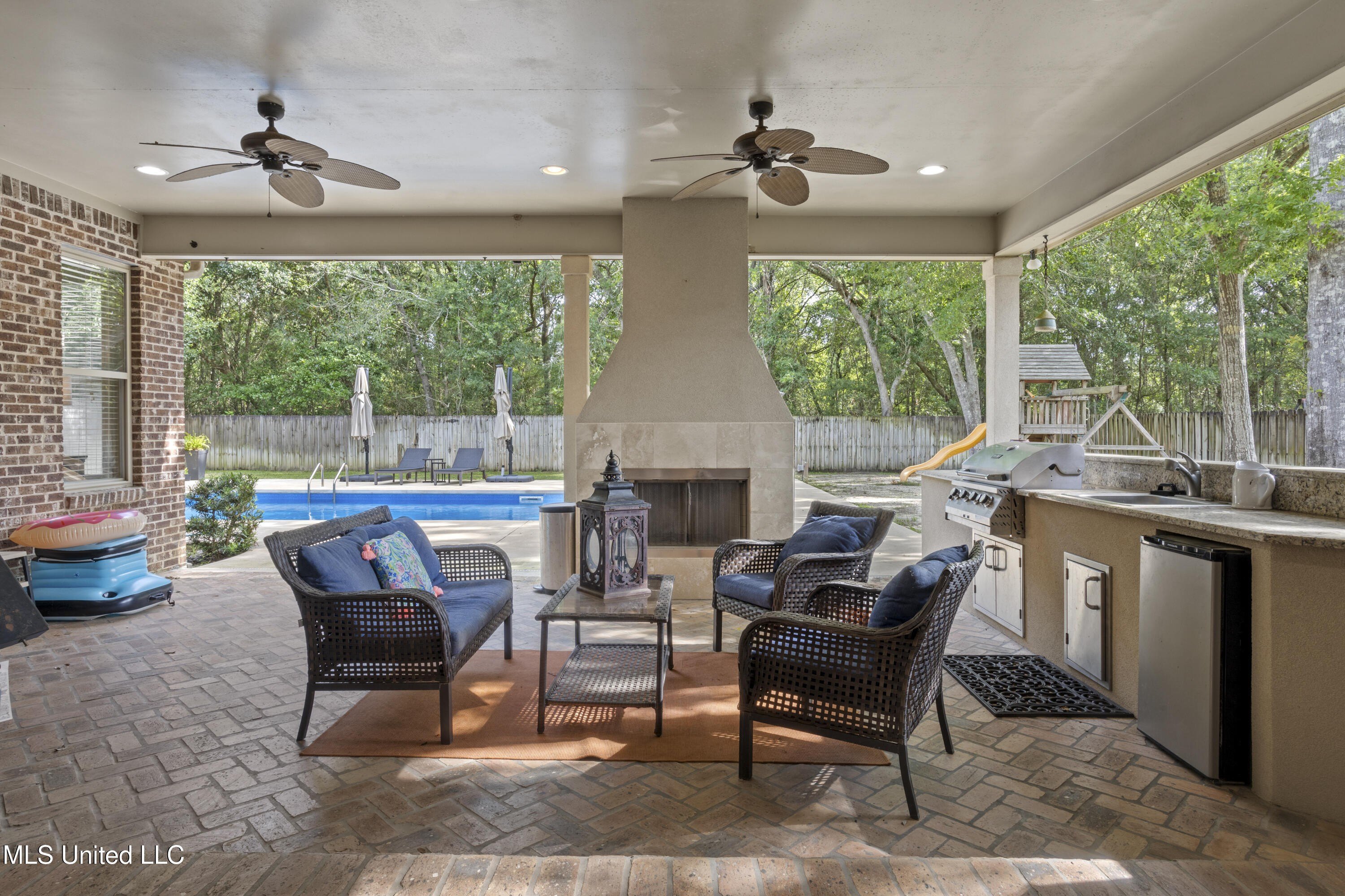 Ocean Springs, Mississippi, 39564, United States, 4 Bedrooms Bedrooms, ,3 BathroomsBathrooms,Residential,For Sale,1976002